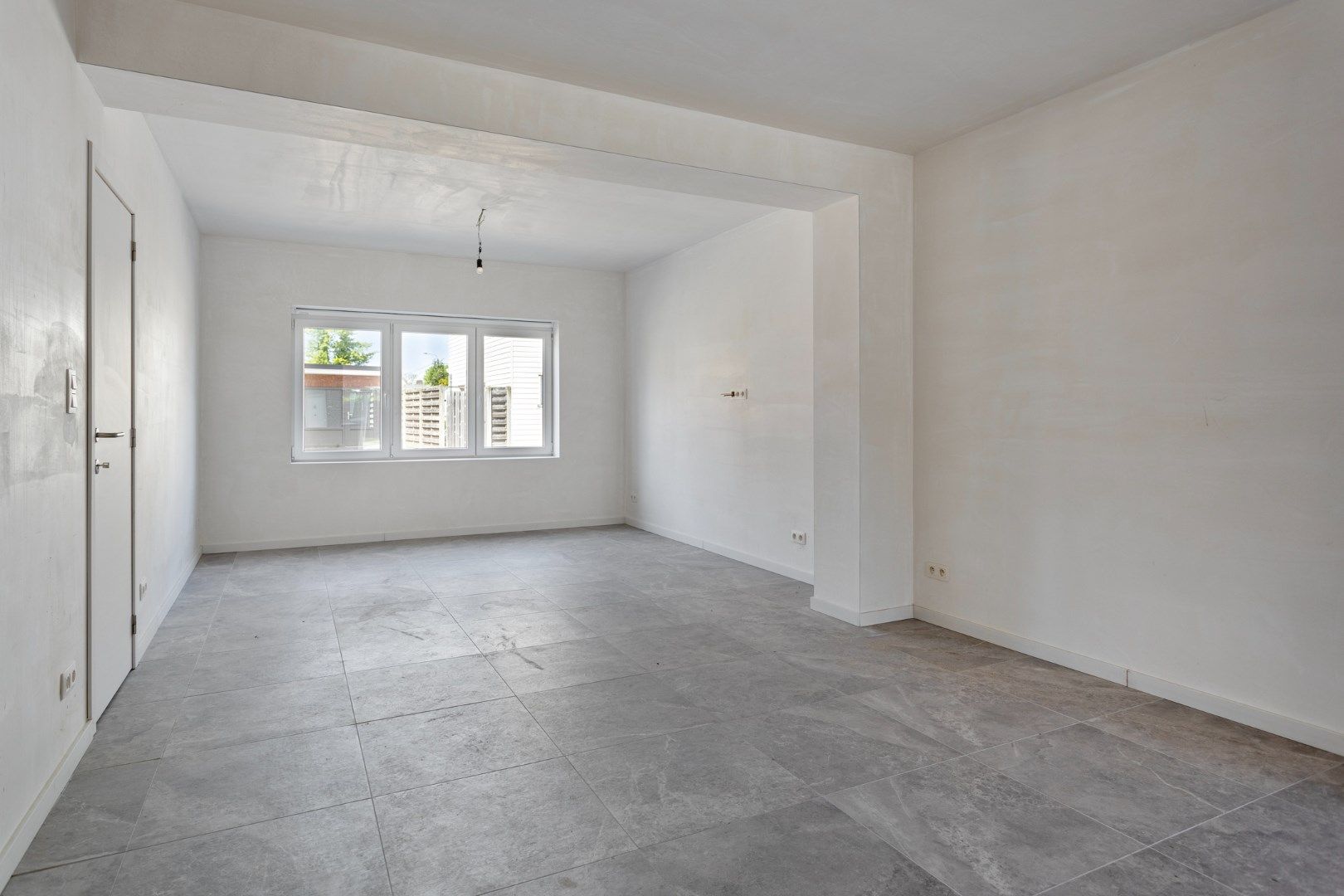 Volledig gerenoveerde woning met 3/4 slpks te Sint-Jozef-Olen ! foto 3