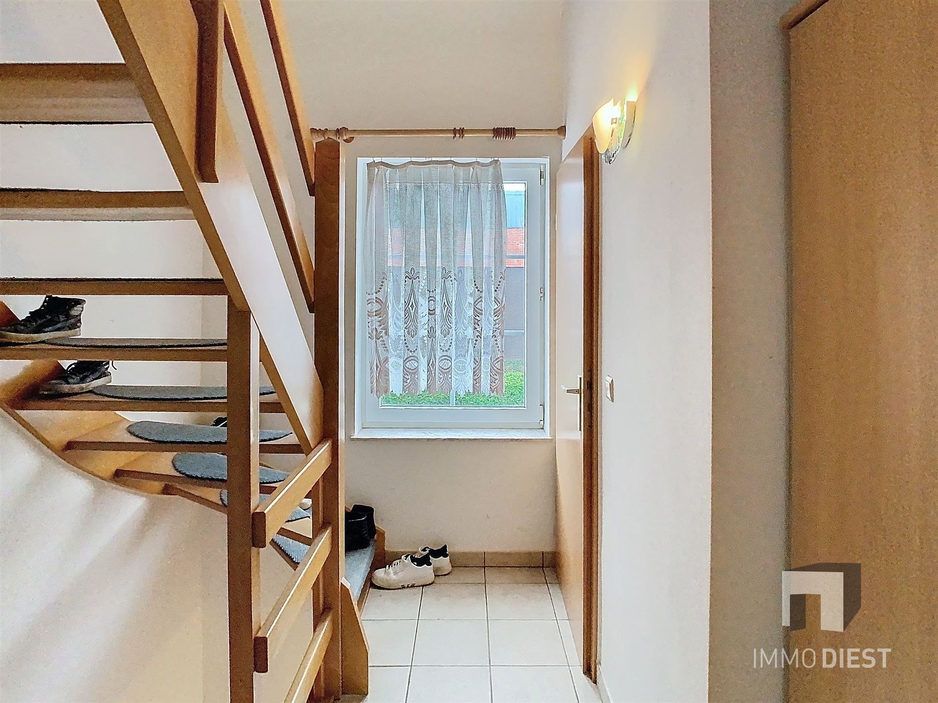 Triplex met 2 slaapkamers en inpandige garage foto 5