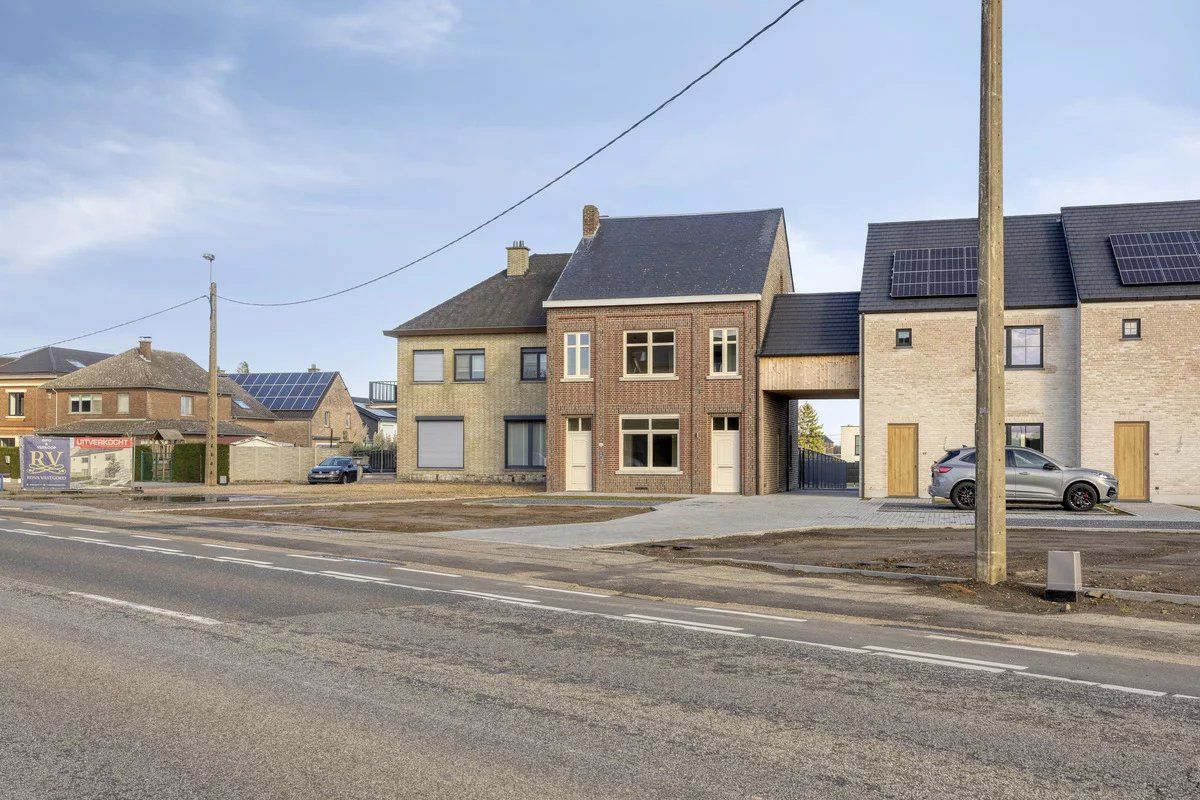 GERENOVEERDE INSTAPKLARE WONING MET 3 SLPK'S IN KESSELT (LANAKEN) foto 4