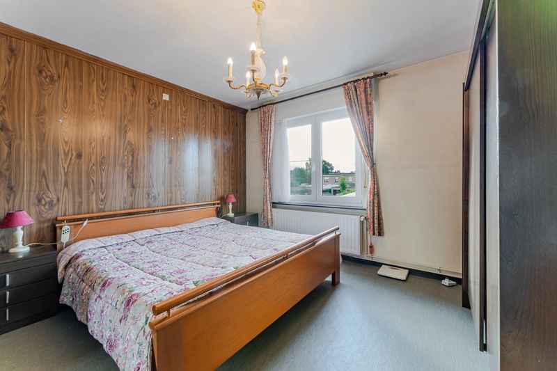 Roeselare-stadsrand. Uiterst verzorgde en goed gelegen woning met 3 slaapkamers en aparte ingang garagestraat. Gunstig EPC & conform elektriciteitsattest ! foto 10