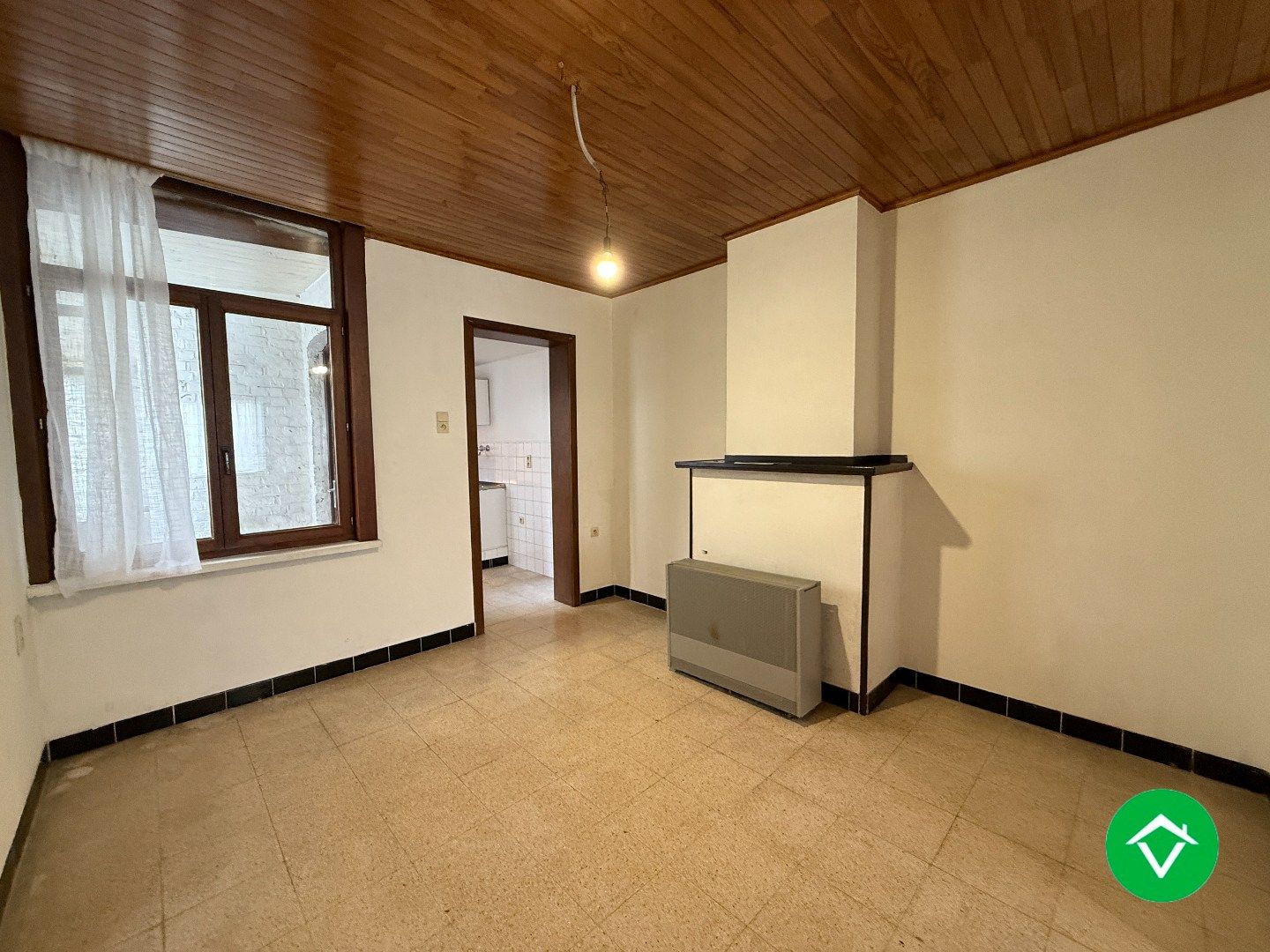 Woning met 3 slaapkamers en koer te centrum Roeselare foto 4