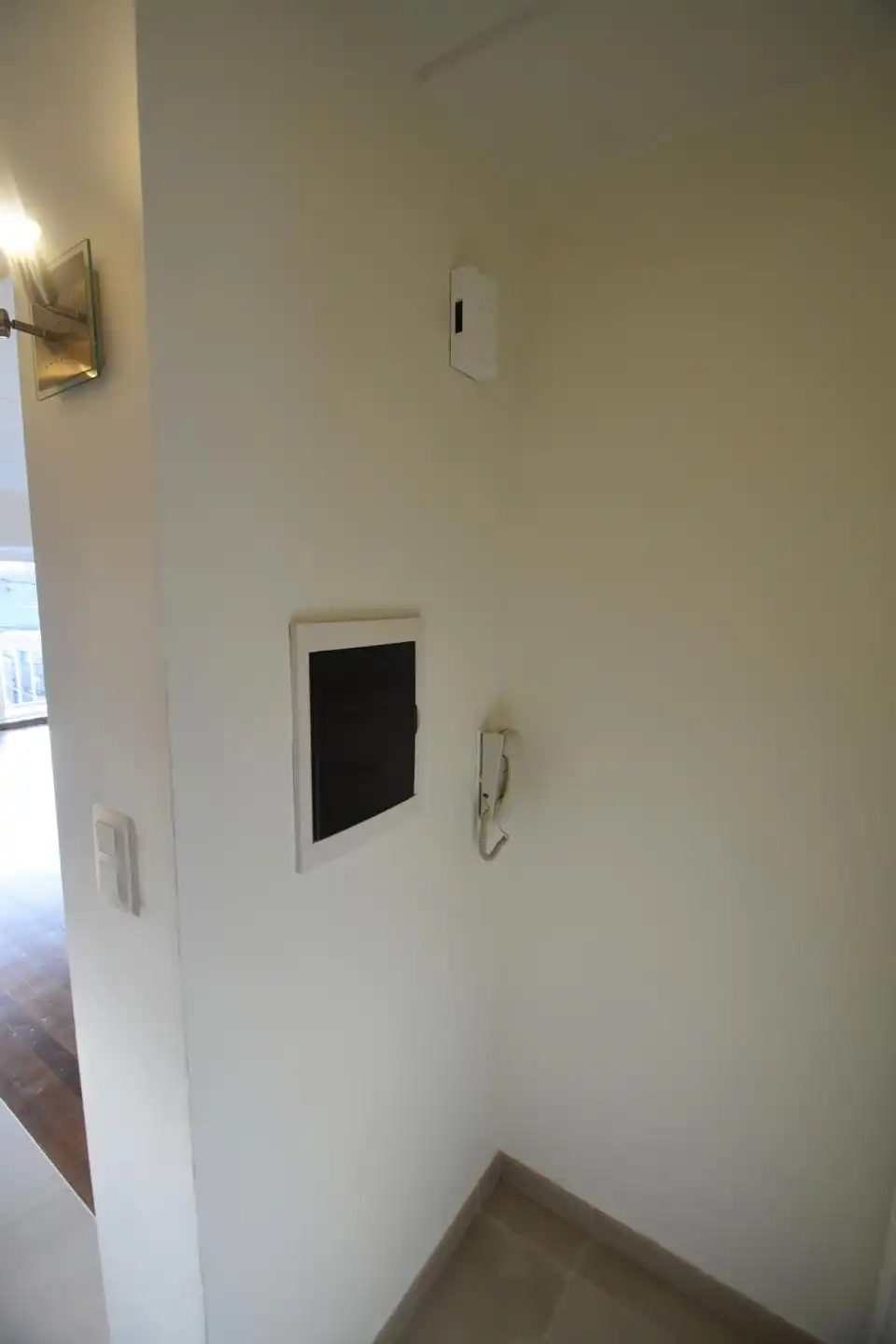 Gerenoveerd 2-slaapkamerappartement met terras (6,5 m²) en balkon,  bergzolder, autostaanplaats en private berging 6,5 m² en 16 m² foto 20