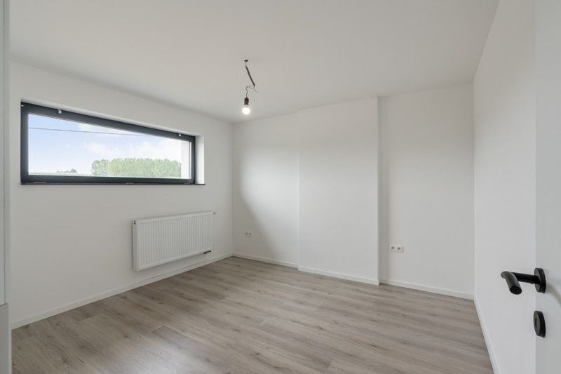 Totaal gerenoveerde woning, gelegen op 7are in een zeer rustige straat foto 19
