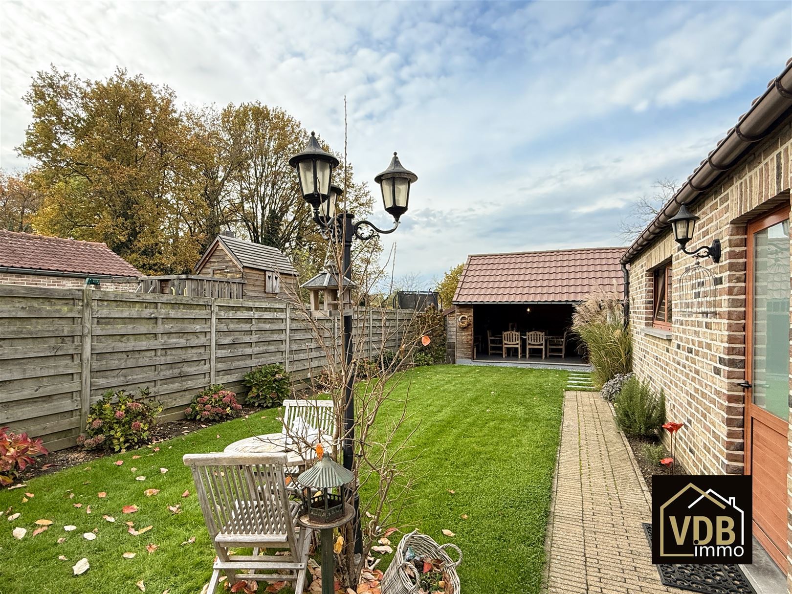 Instapklare halfopen bebouwing met 3 slaapkamers foto 24