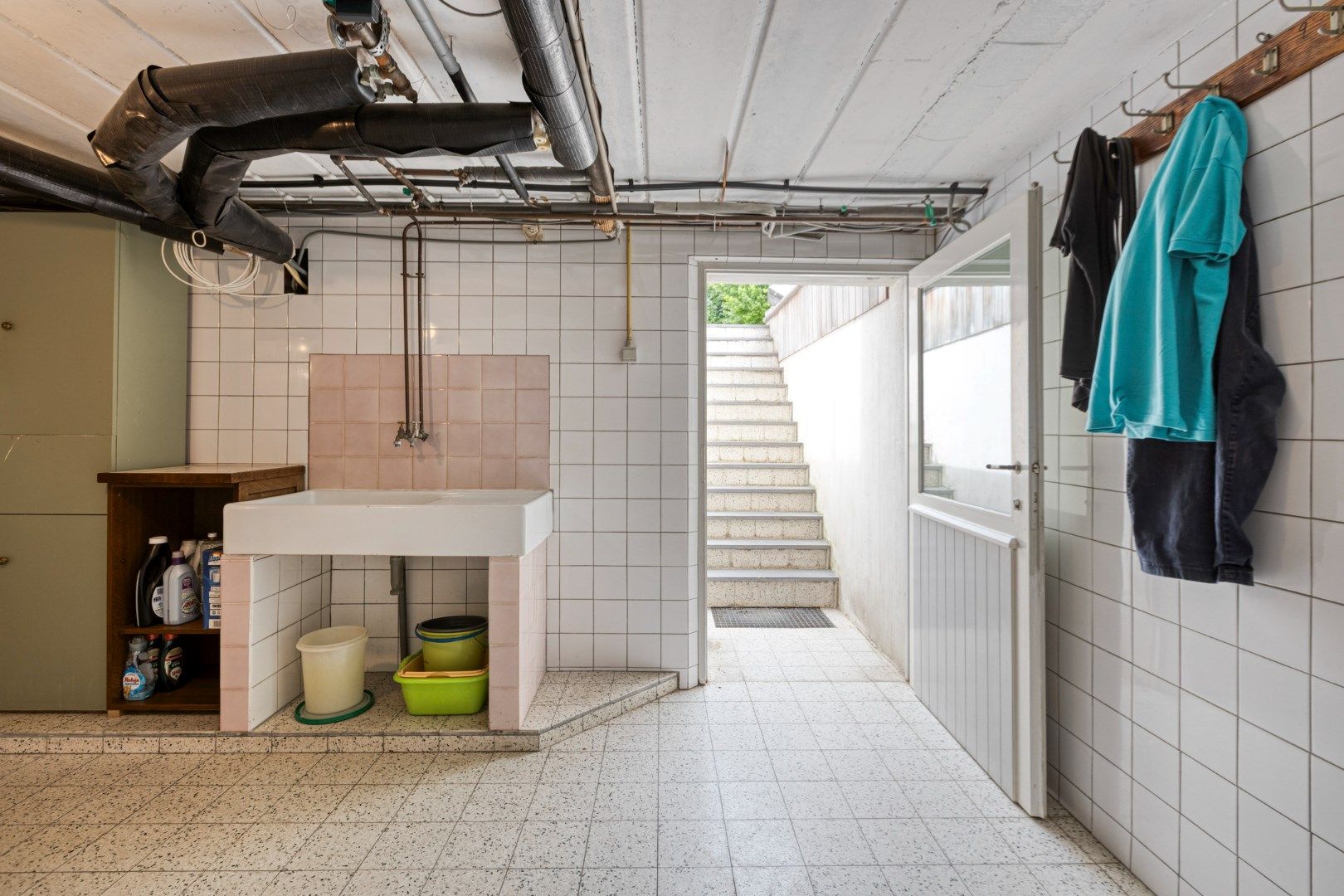 Ruime goed onderhouden woning op een prachtig perceel met praktijk mogelijkheid foto 26