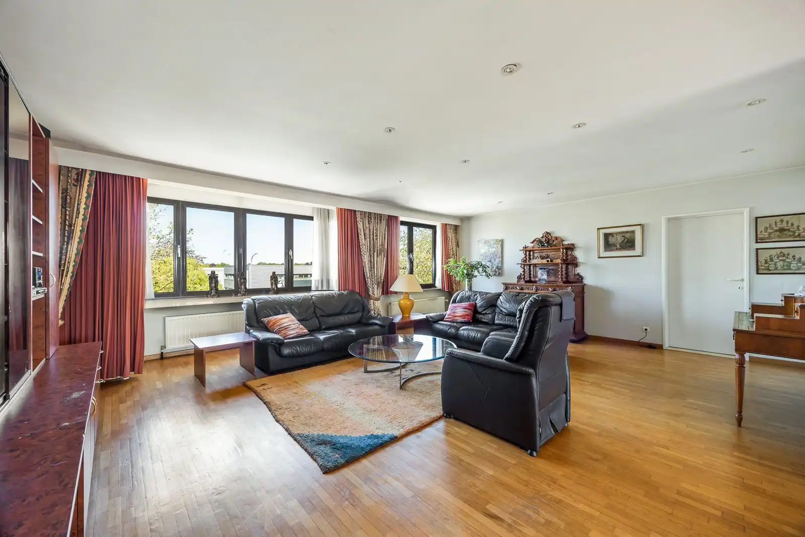 Zeer ruim appartement (mogelijkheid tot 3 slpks, nu 2) met zonnig terras. foto 4