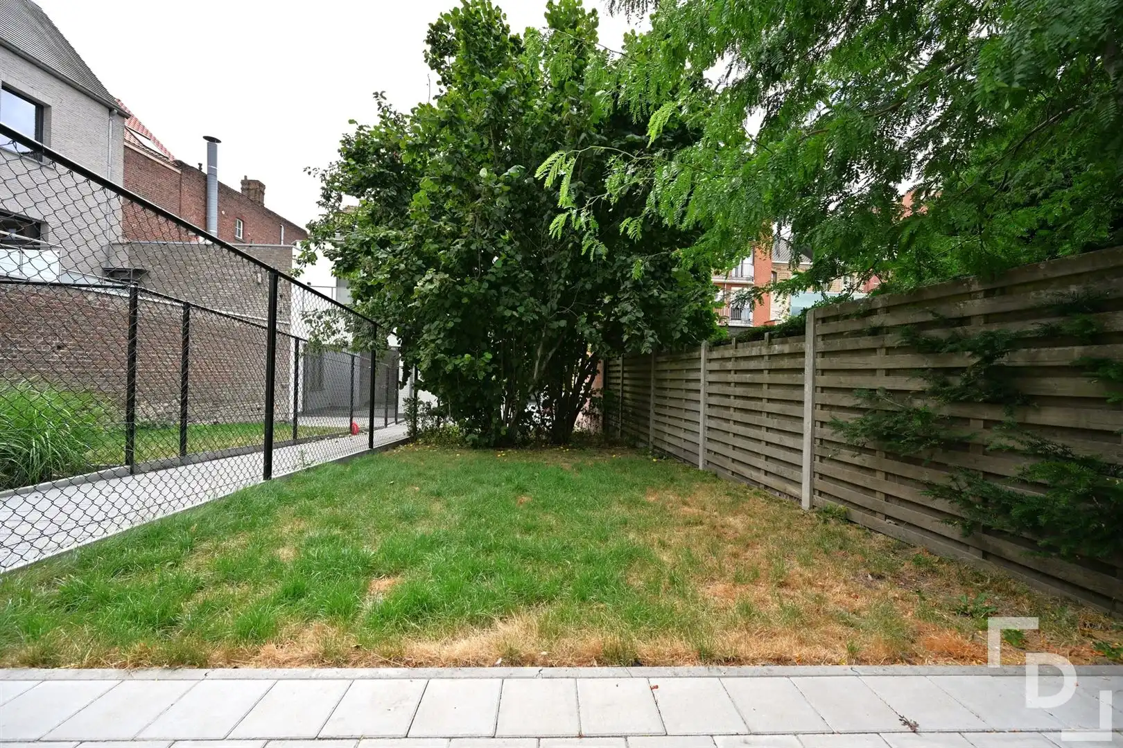 Nieuwbouwstudio met terras en tuin te koop in centrum Ieper. foto 11