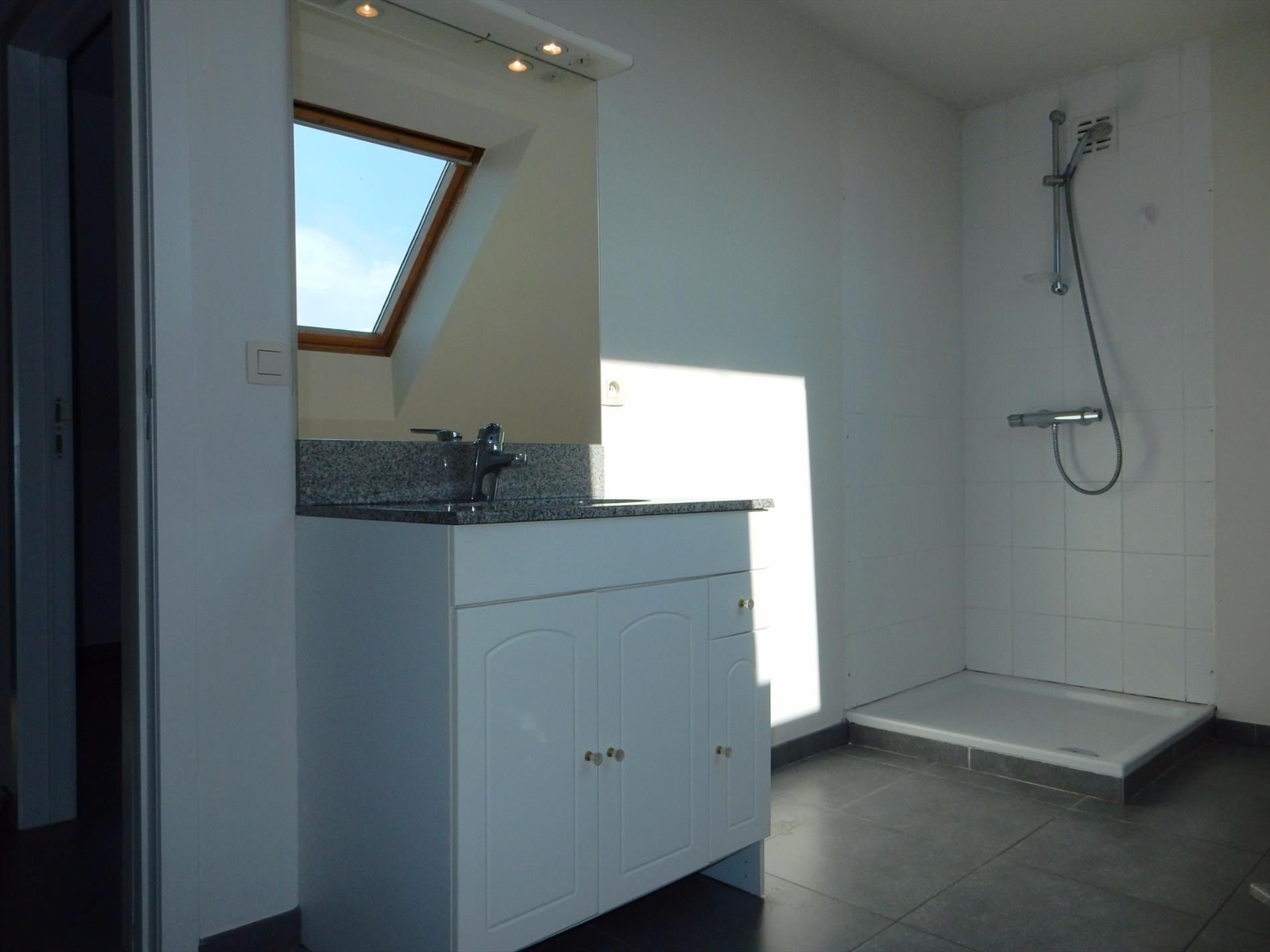 Ruim duplexappartement te Jabbeke foto 10