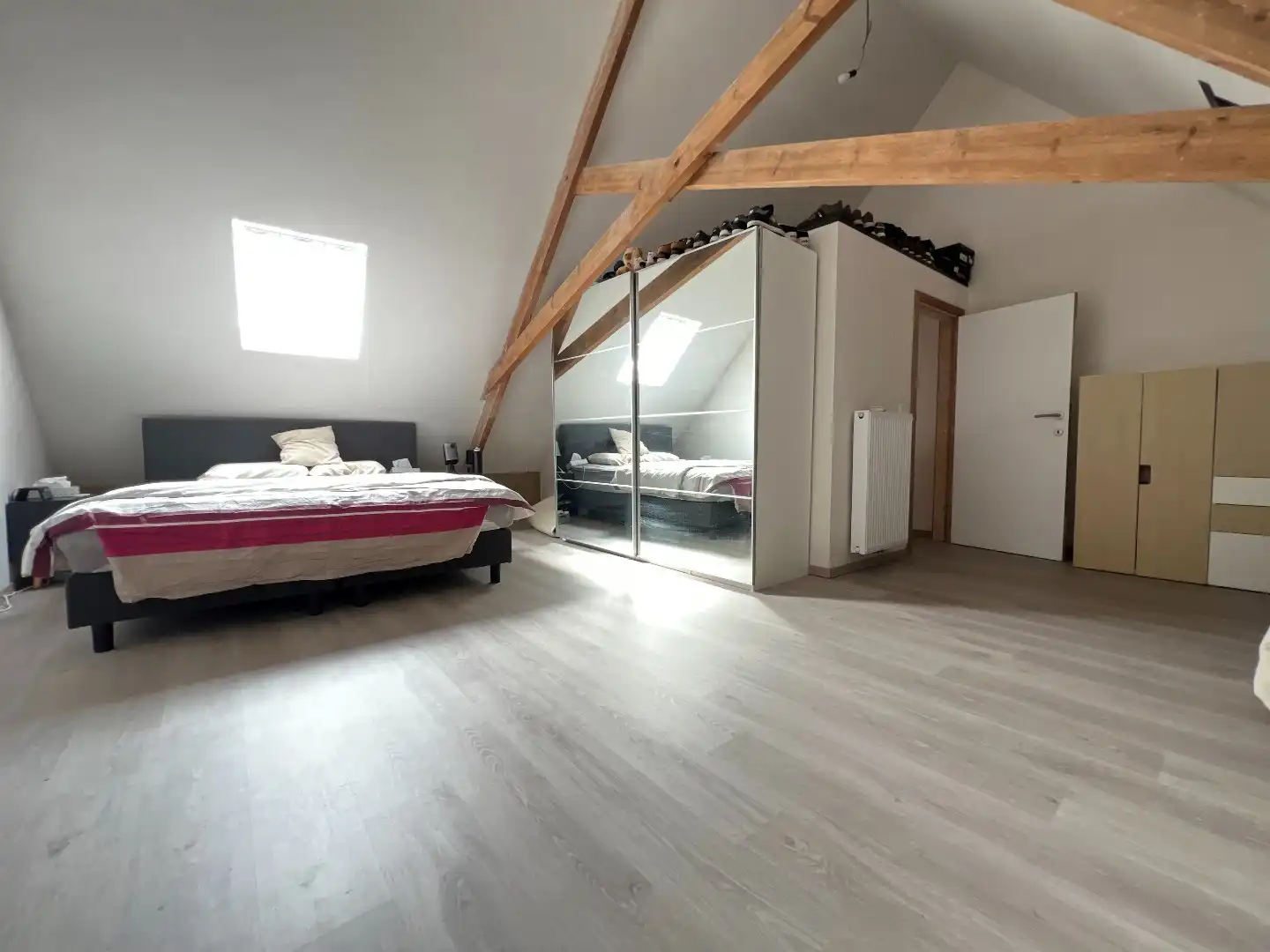 Te huur: Volledig gerenoveerde woning in hartje Vlamertinge foto 12