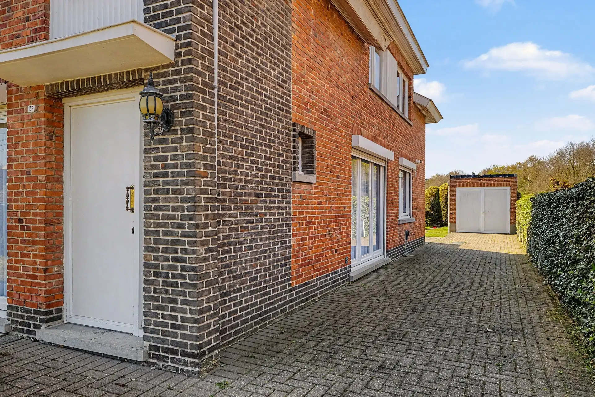 Te renoveren gezinswoning met garage en tuin nabij het centrum van De Klinge foto 4