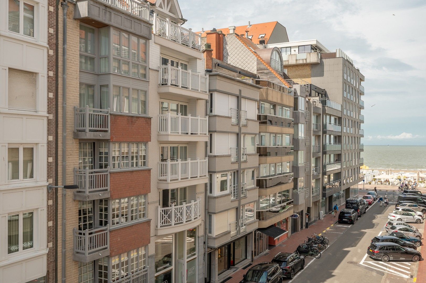Hoekappartement met zuidwest oriëntatie en open zicht over het Driehoeksplein. foto 13
