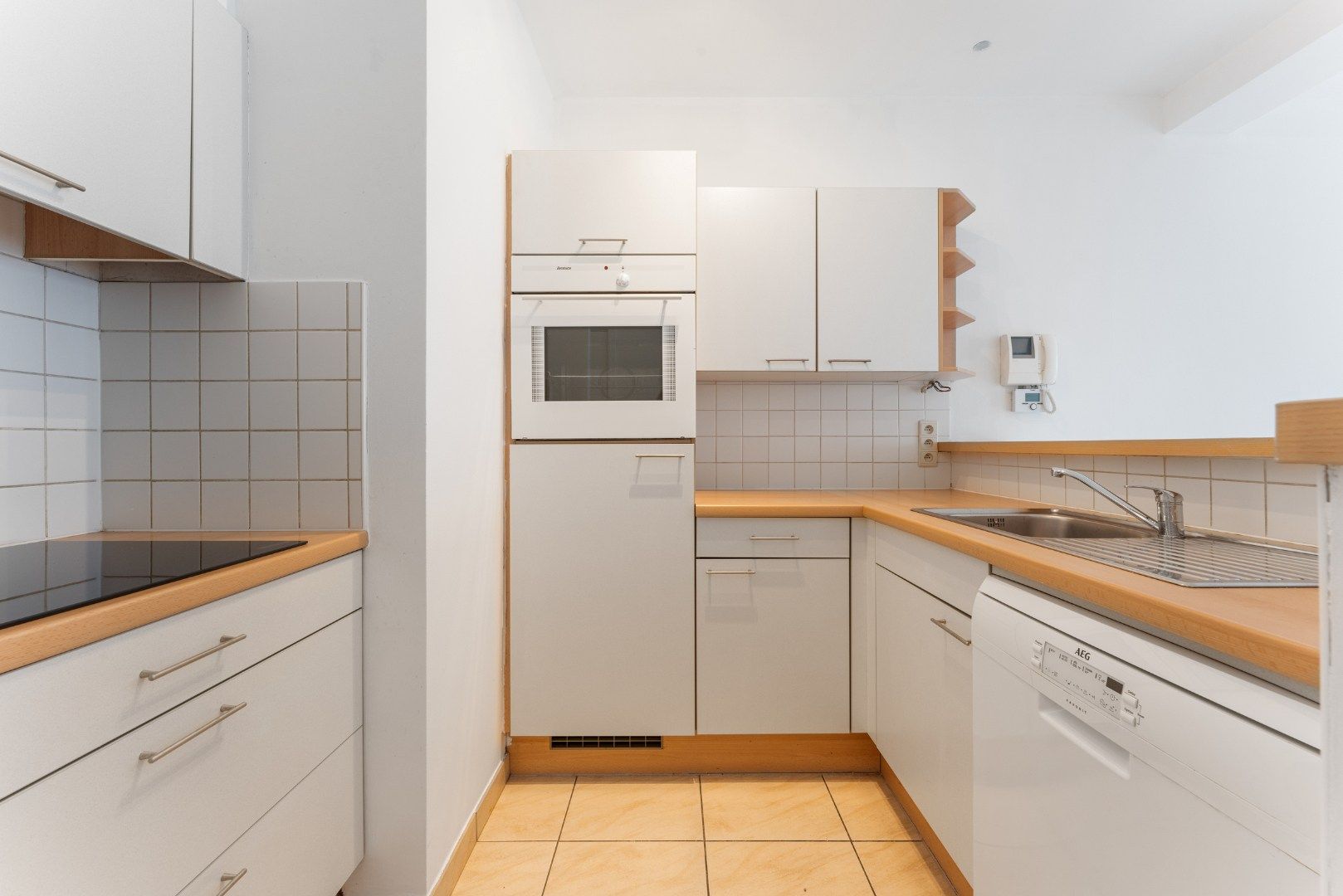 Recent & lichtrijk appartement (incl. autostaanplaats!) gelegen nabij de Bijloke site in Gent met zicht op de Leie.  foto 7