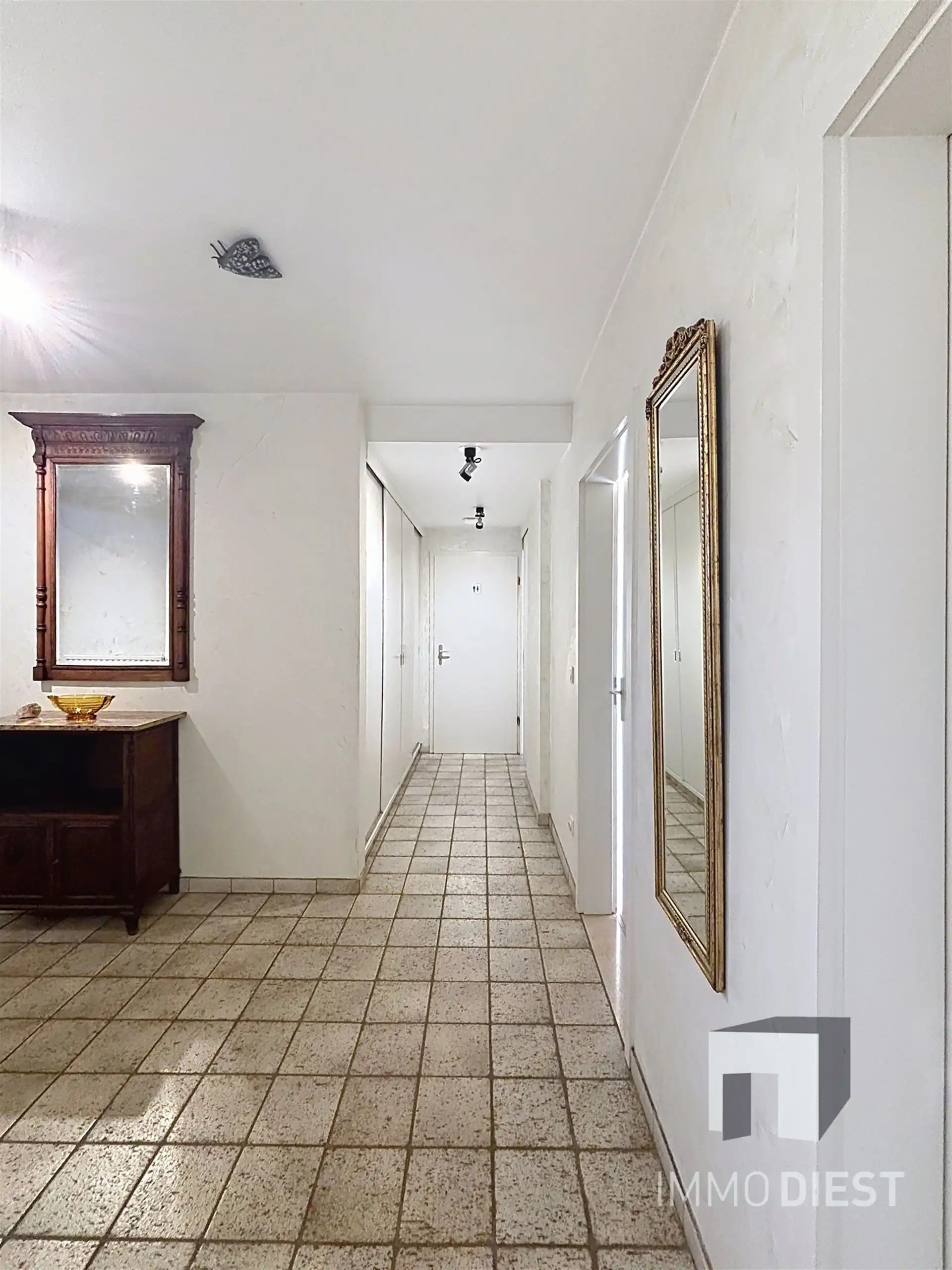 Prachtig gelegen villa met uniek ontwerp op 57a 74ca én achterliggende vijvers op 75a 54ca. foto 23