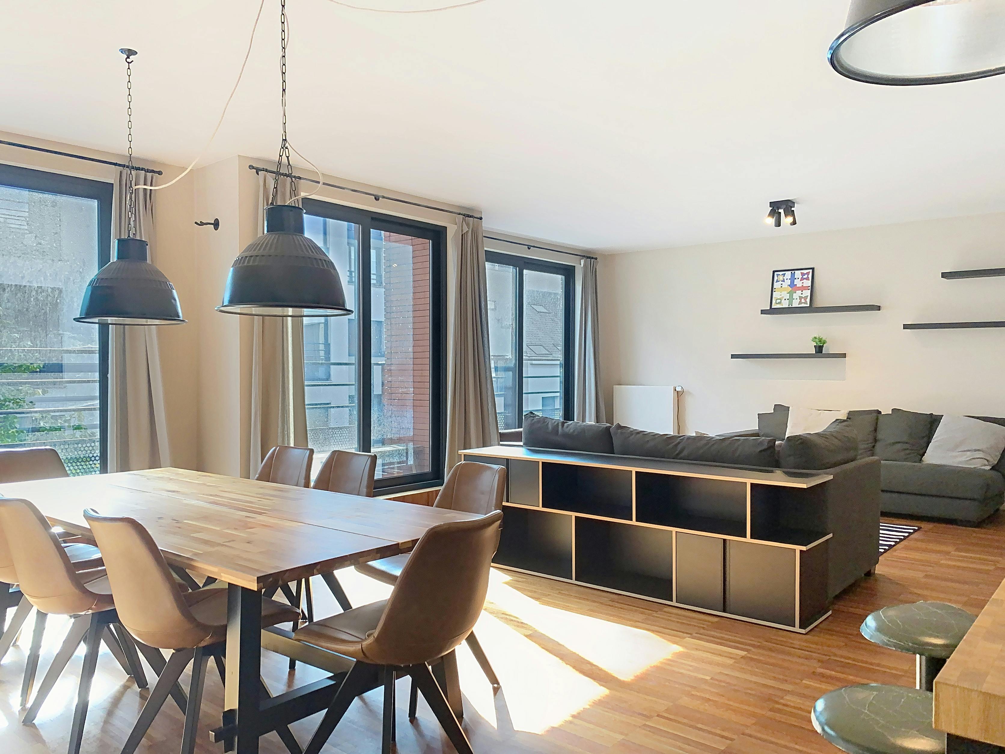Dansaert - Ruim bemeubeld appartement met parking te huur foto {{pictureIndex}}