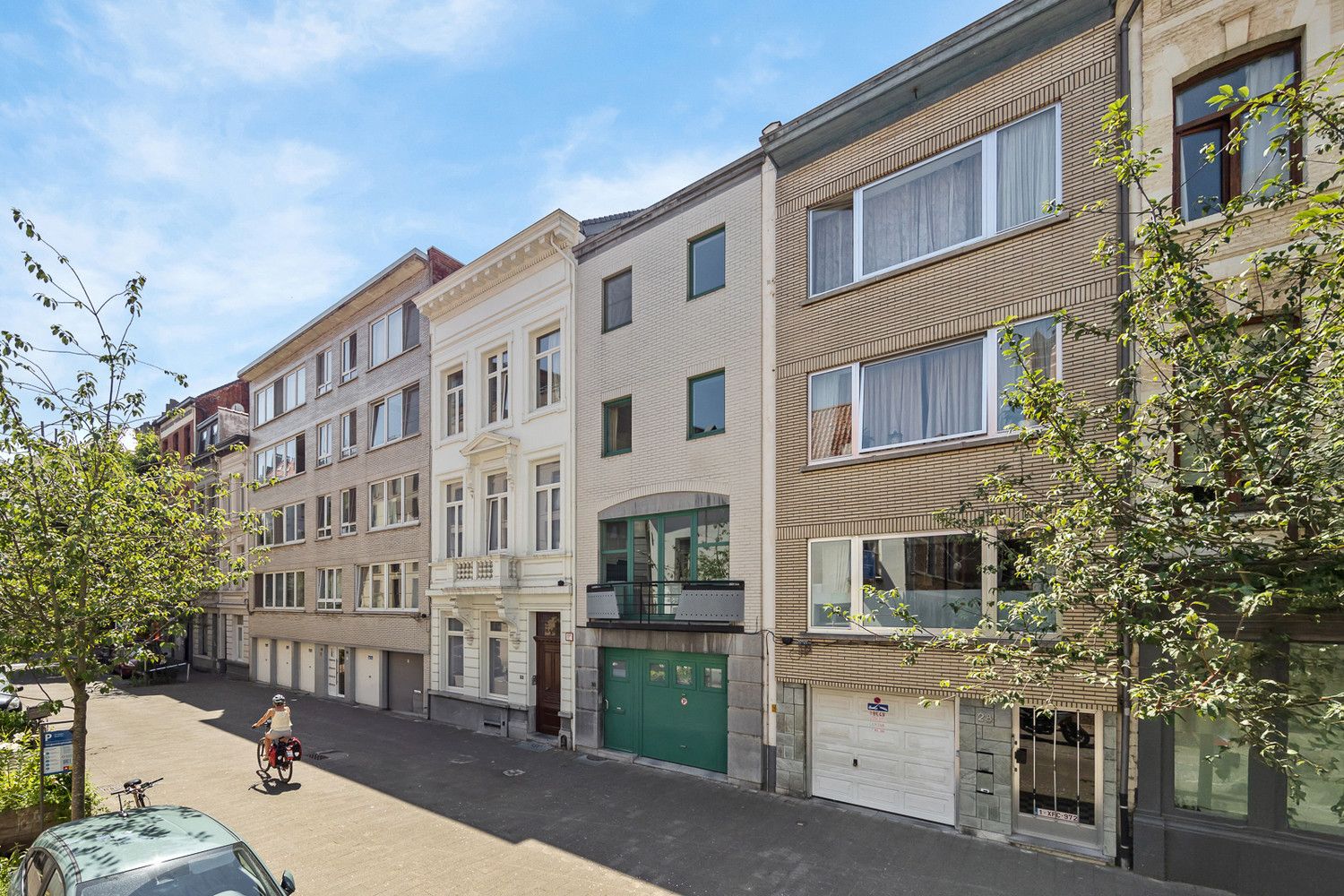 Ruime stadswoning met prachtige tuin, garage én praktijkmogelijkheid in hartje Antwerpen – Sint-Andries foto 2