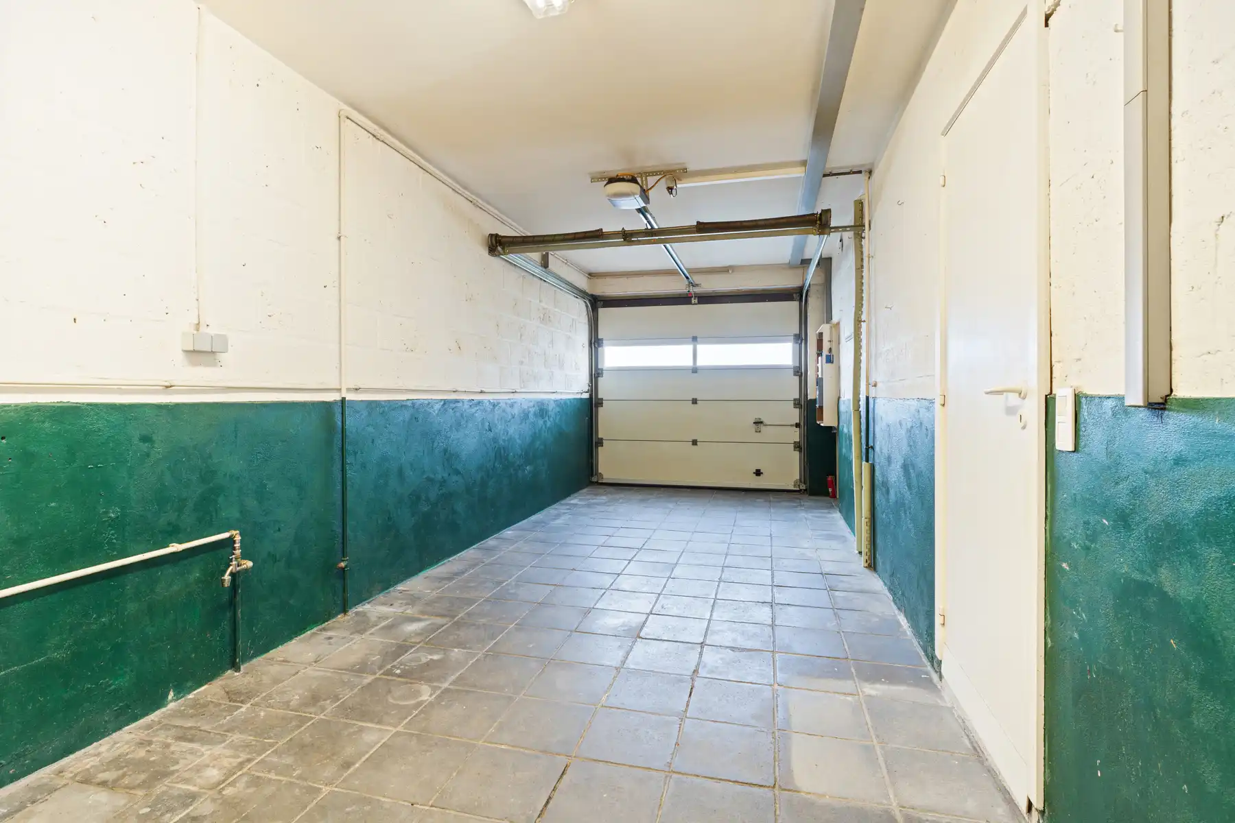 Lichtrijke woning met 4 slaapkamers, garage en verzorgde tuin. foto 22