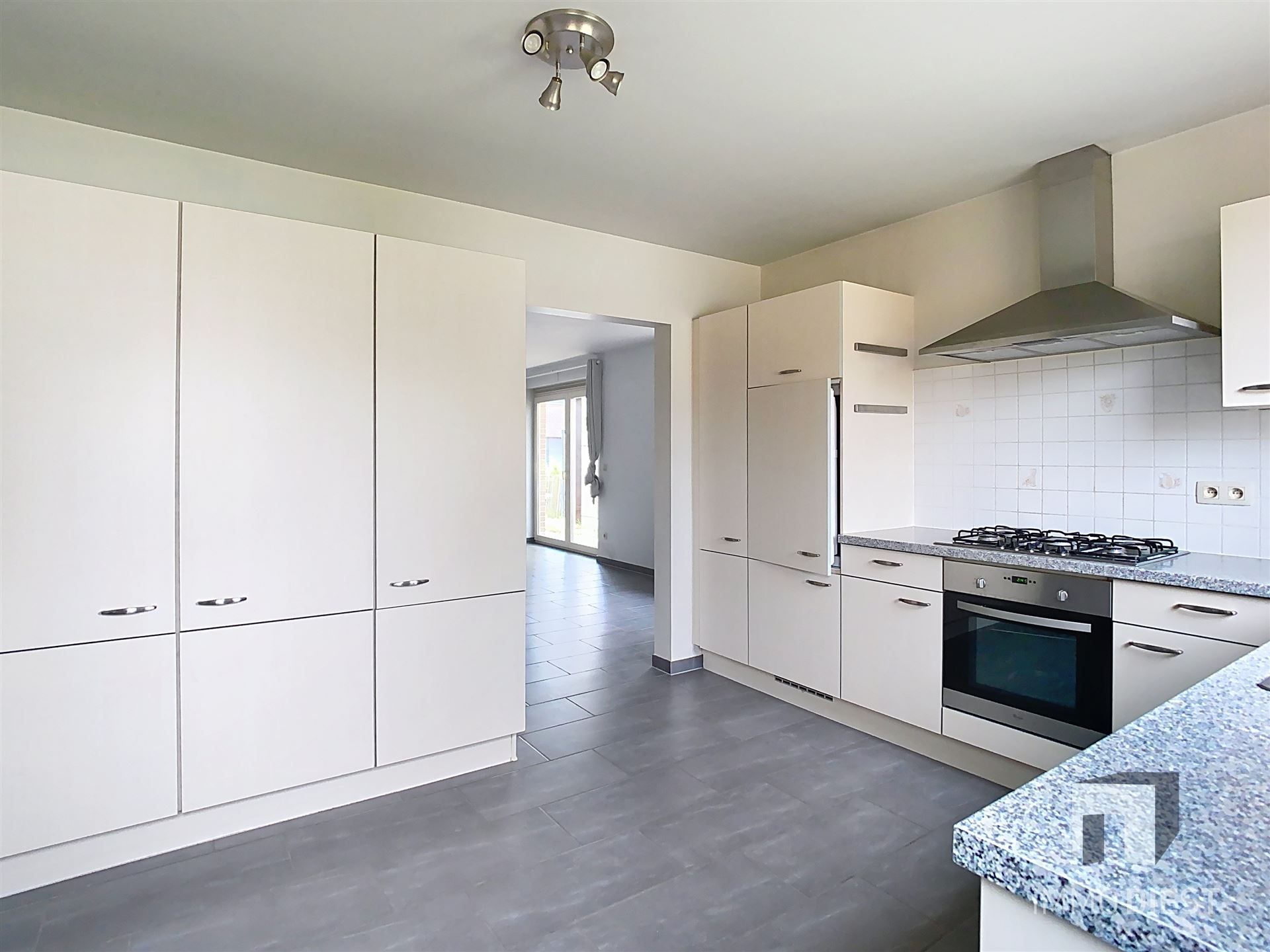 met 3 slaapkamers en tuintje foto 5