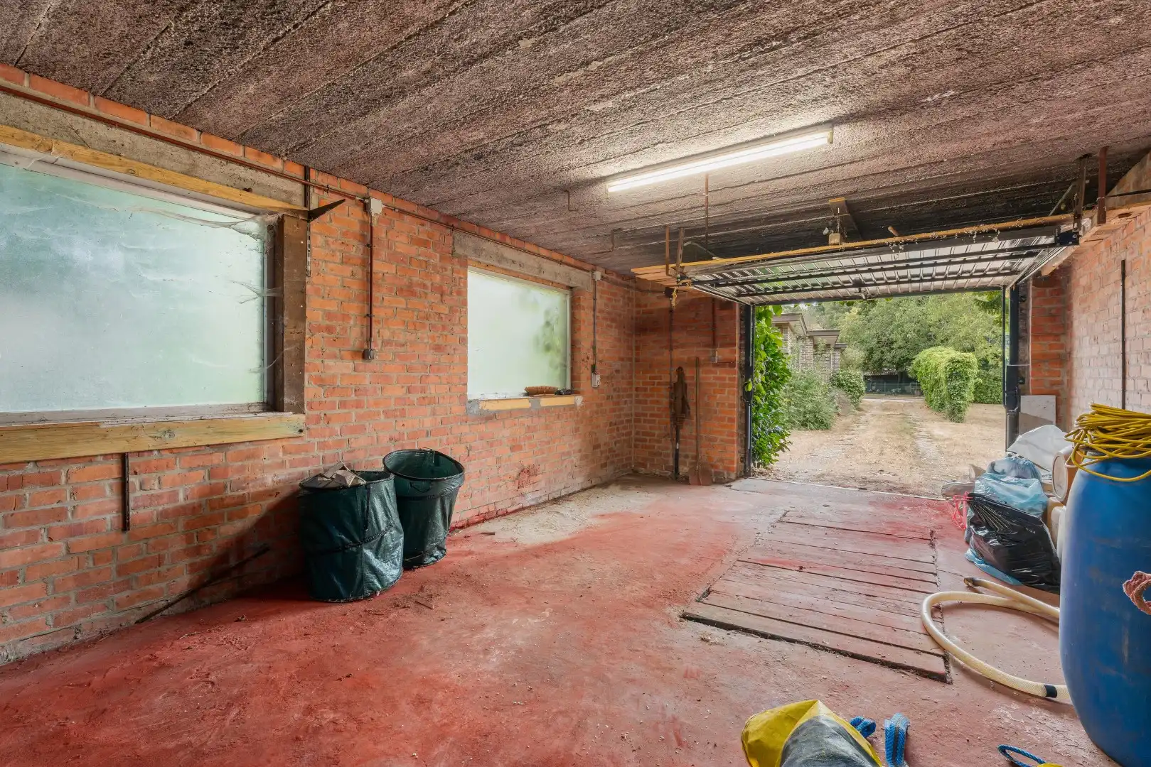 Ruime woning met 3 slaapkamers en garage op 443 m² in rustige woonwijk foto 19