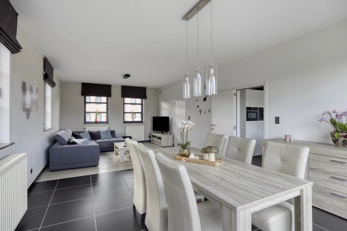 UNIEKE EN ZEER RUIME WONING VAN 311 M² MET 3 SLPK’S EN KANTOOR/KAPSALON IN HASSELT-KORTESSEM foto 8
