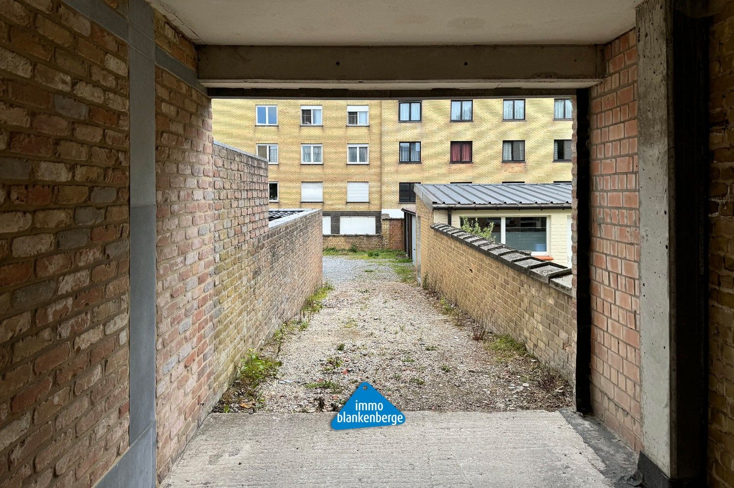 Afgesloten garagebox op centrale ligging in Blankenberge foto 2