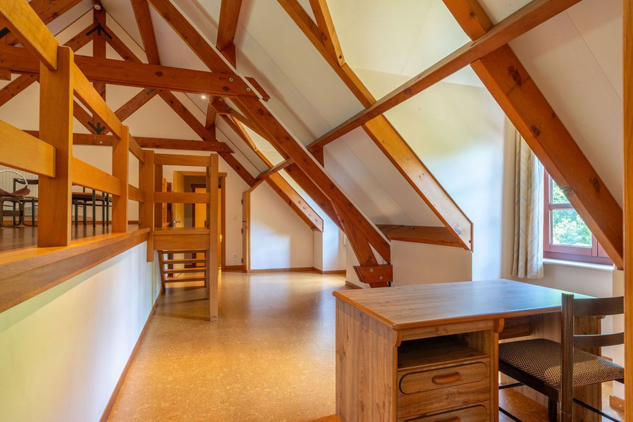 Ruime villa met 6 slpk op 2.295 m² grond met veel privacy foto 46