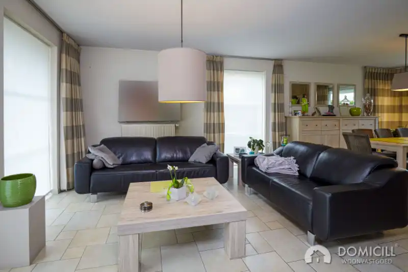 Roeselare –&nbsp; stijlvolle villa met zonnige tuin, 5 slaapkamers/bureel, dubbele garage en ruime carport. opp 564 m². foto 4