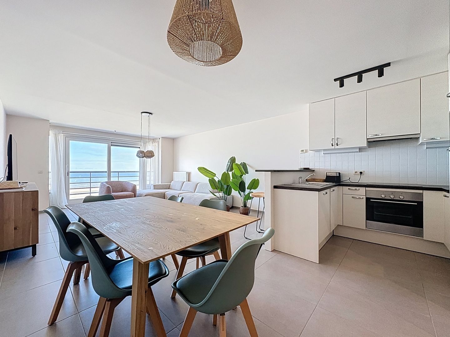 Instapklaar appartement op de zeedijk van De Panne. foto {{pictureIndex}}