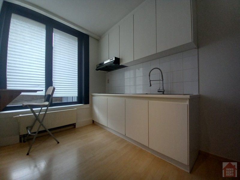 Zeer ruim triplex appartement te huur in centrum Tienen foto 10