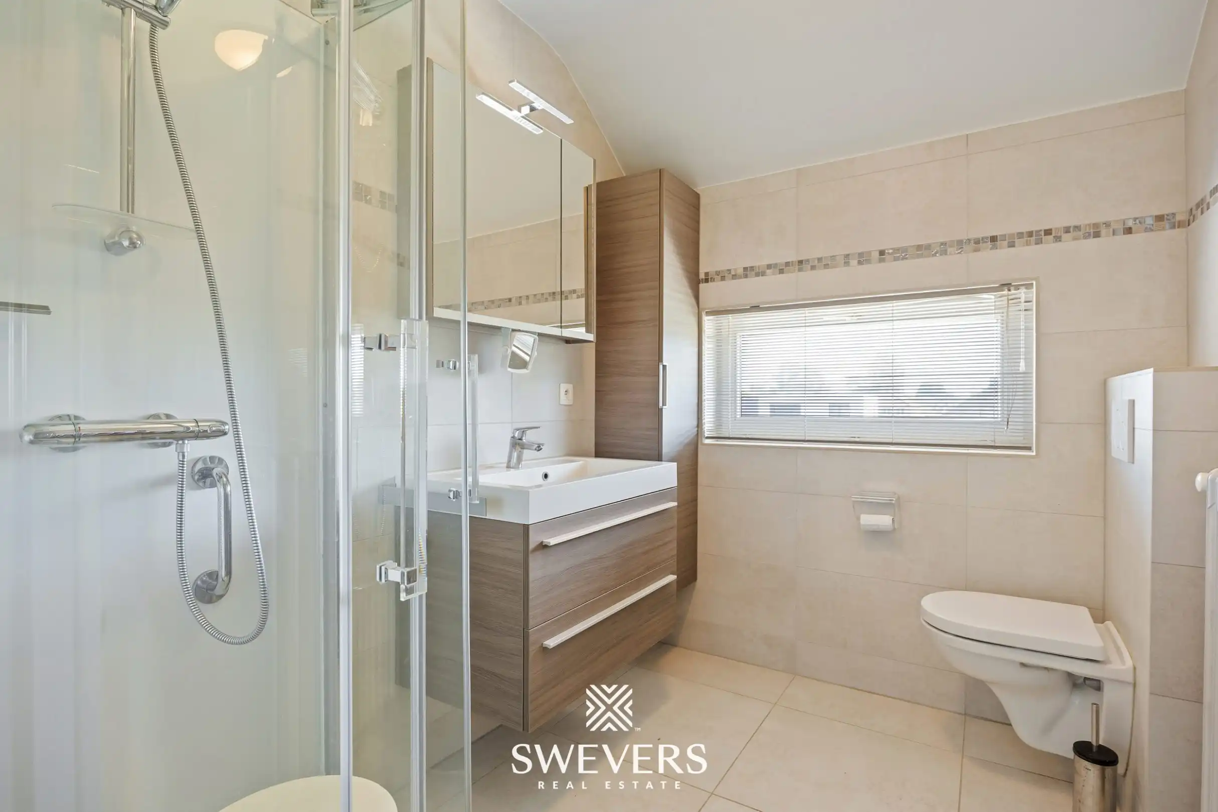 Ruime halfopen renovatiewoning met 4 slaapkamers in Linter foto 19