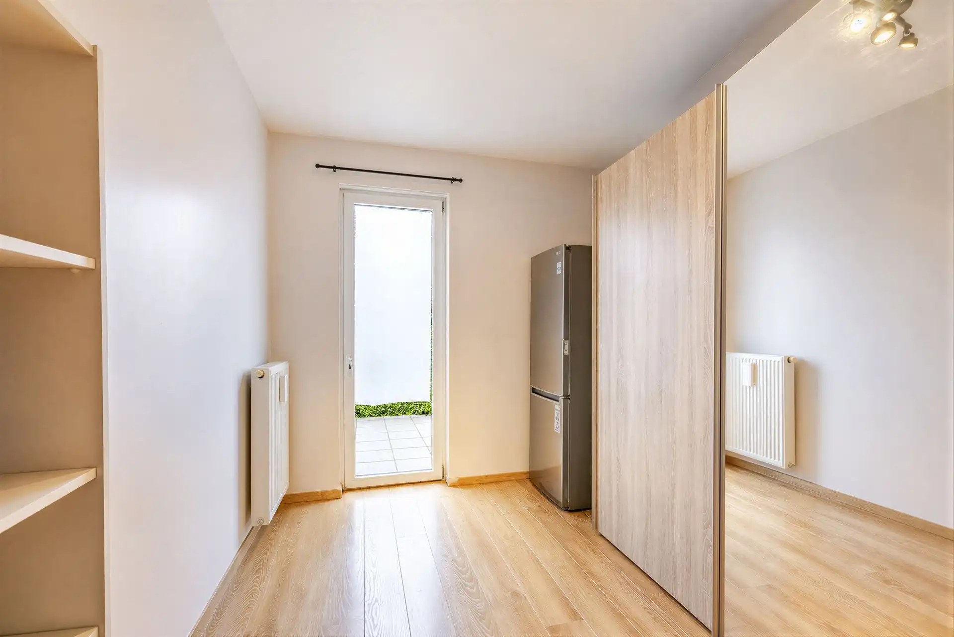 Instapklaar gelijkvloers appartement met 2 slaapkamers, ruim terras en ondergrondse staanplaats in hartje Aalst foto 19