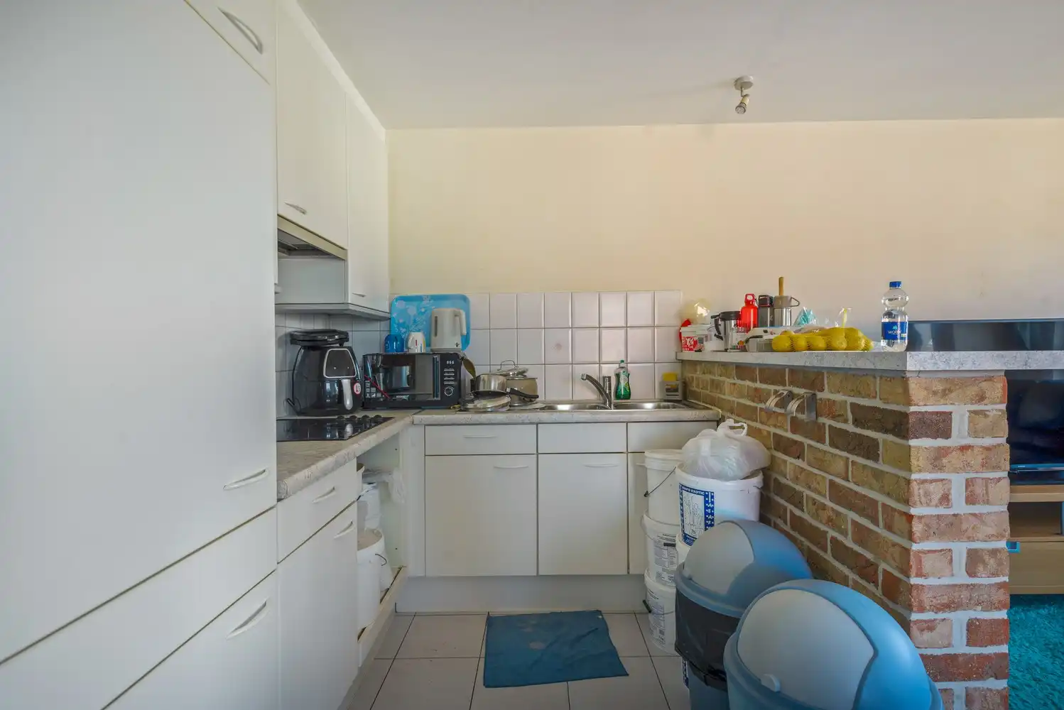 Instapklaar 2-slaapkamer appartement met royale garagebox en autostaanplaats! foto 9