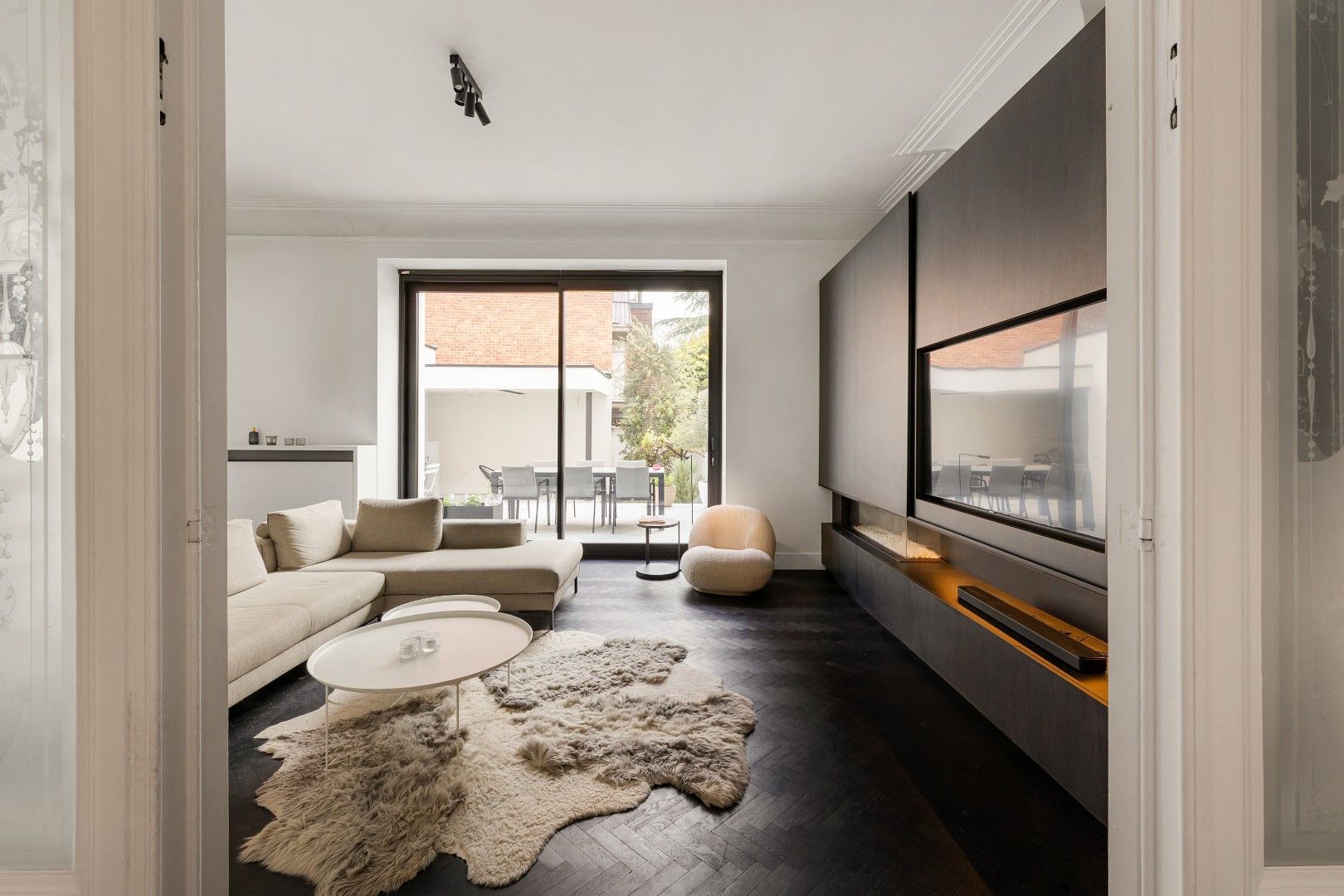 SUBLIEM GERENOVEERDE HERENWONING MET DUBBELE GARAGE.  foto 4