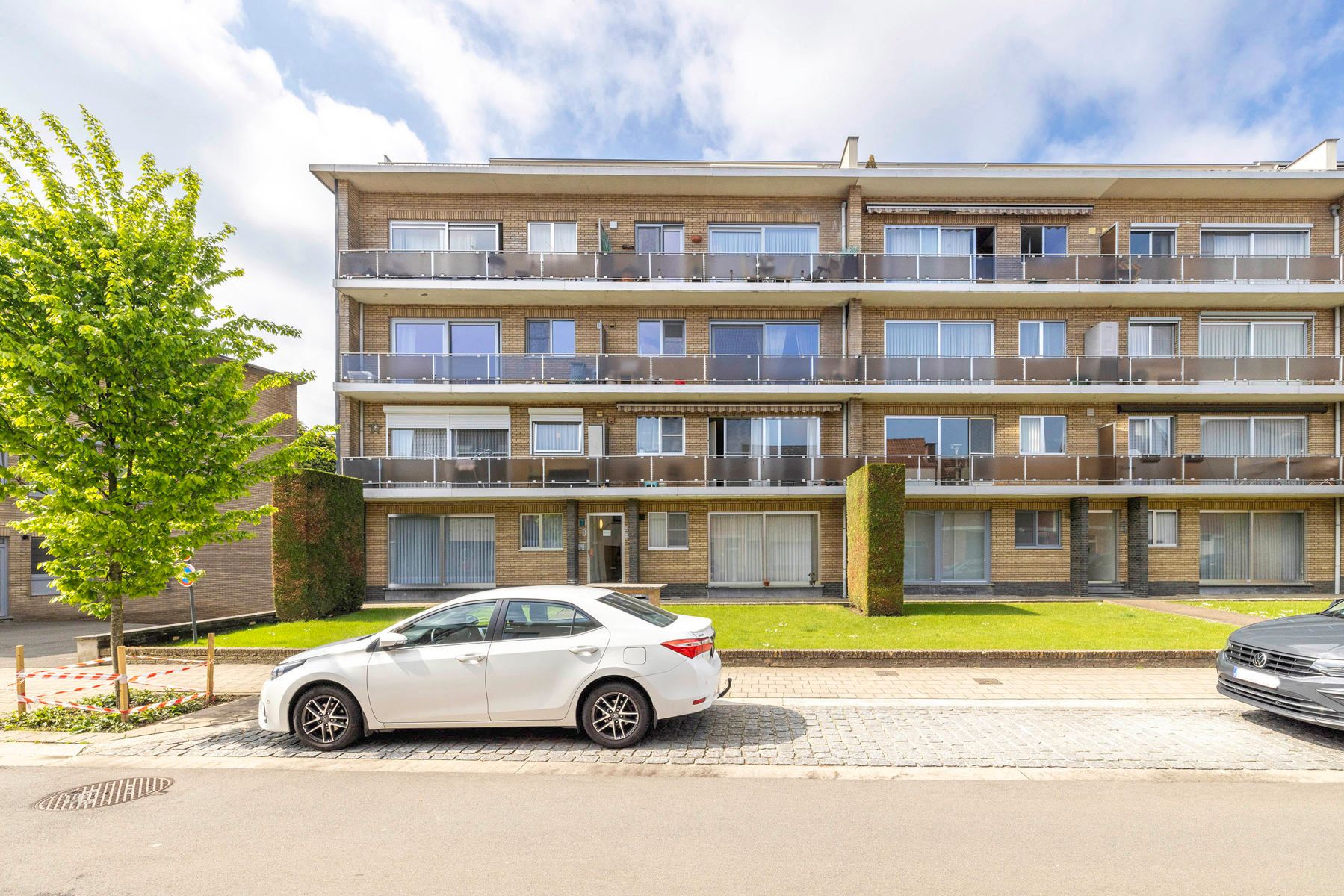 Op te frissen appartement met o.a. 2 slaapkamers en garage foto {{pictureIndex}}