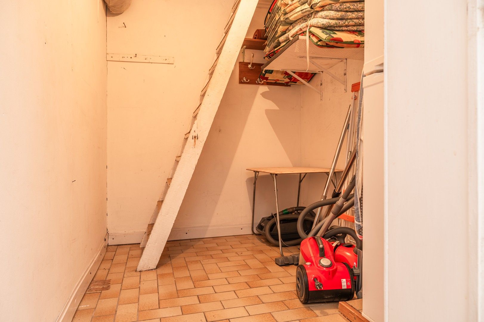 Te renoveren woning met grote tuin foto 13