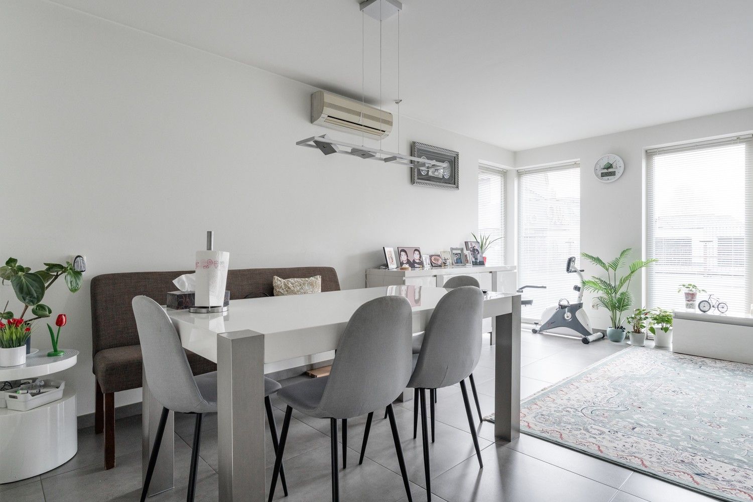 Ruim en energiezuinig appartement met garagebox in het centrum van Pelt foto 2