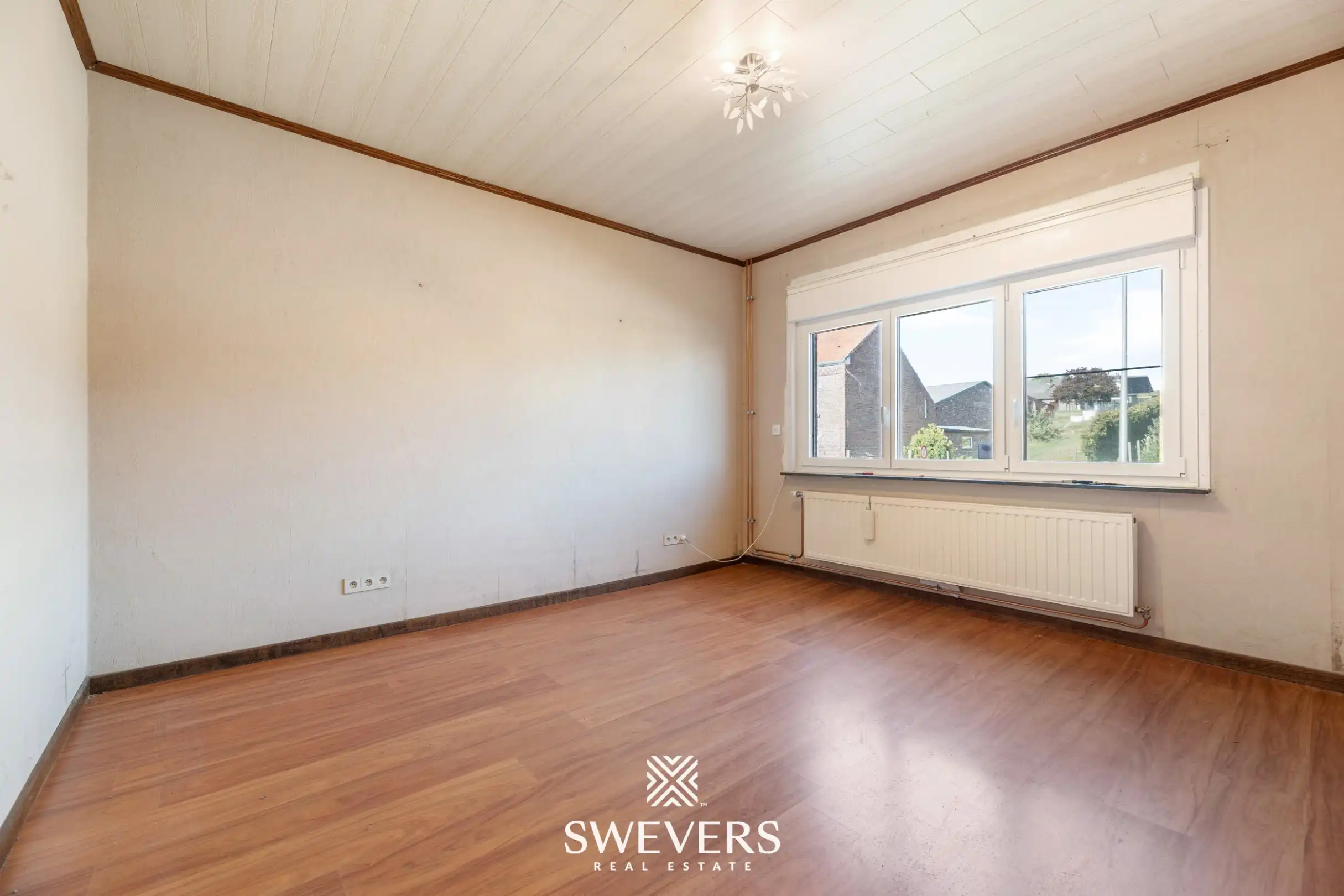Gelijkvloerse woning met 2 slaapkamers, dubbele garage en een uitzonderlijk groot perceel foto 19