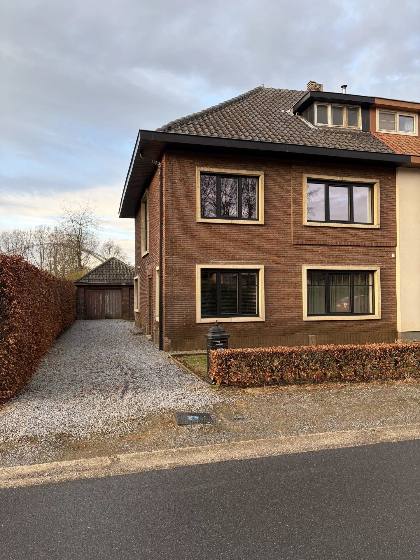 Prachtig gerenoveerde woning te Beringen foto {{pictureIndex}}