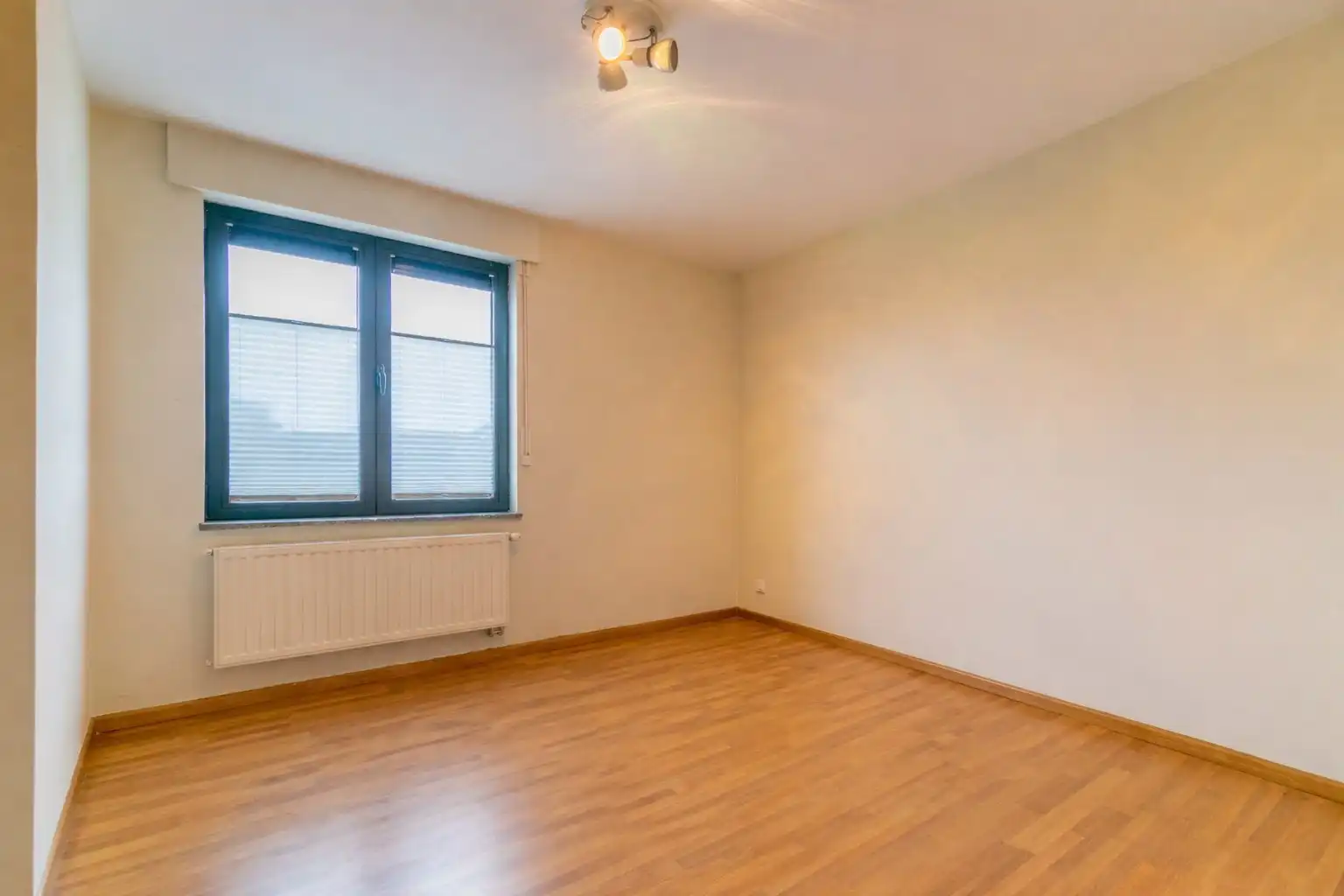 APPARTEMENT MET 2 SLAAPKAMERS + BUREEL + TUIN! foto 13
