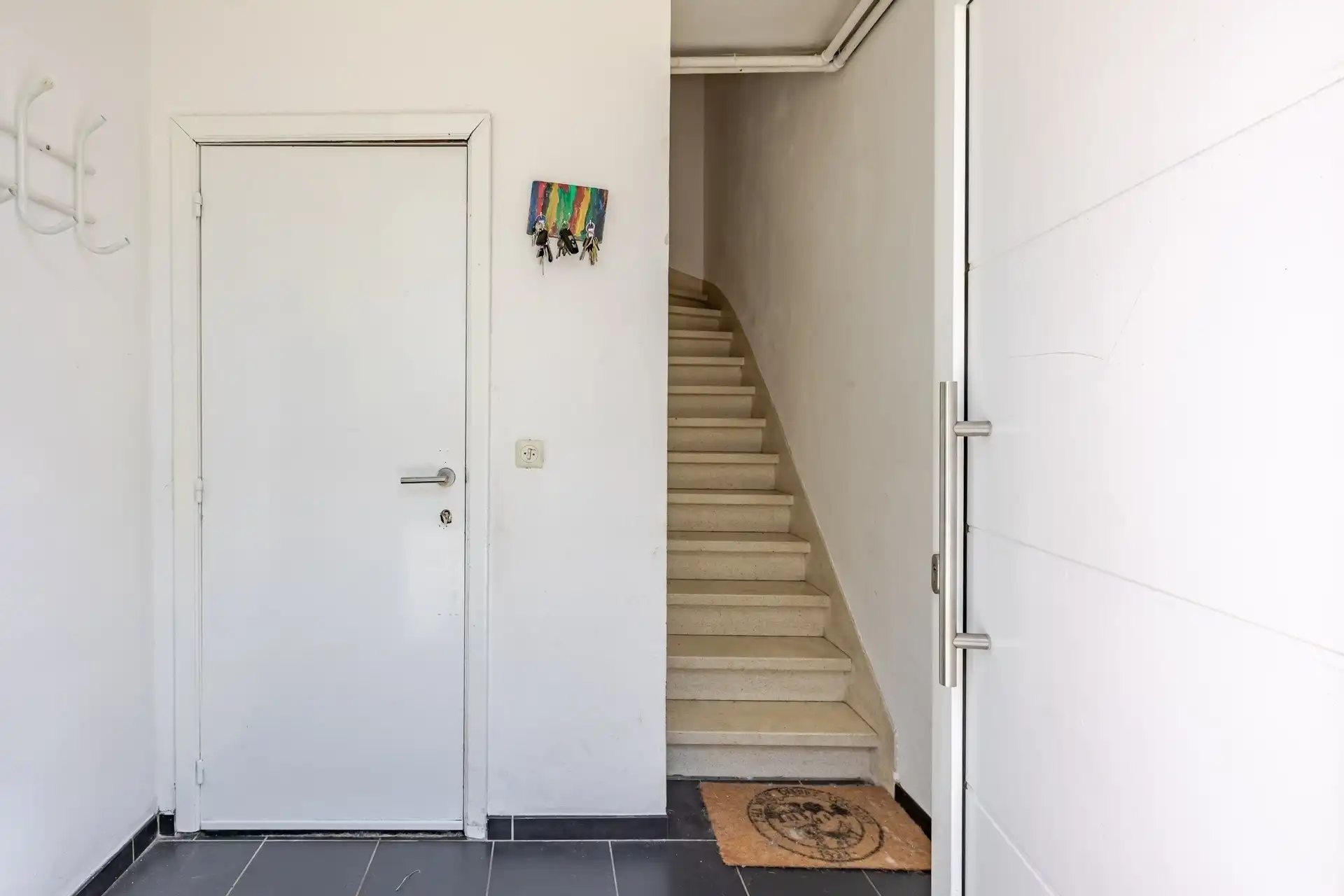 Ruime gezinswoning (225 m²) met 6 slaapkamers, garage en zonnige tuin in Oostende  foto 11