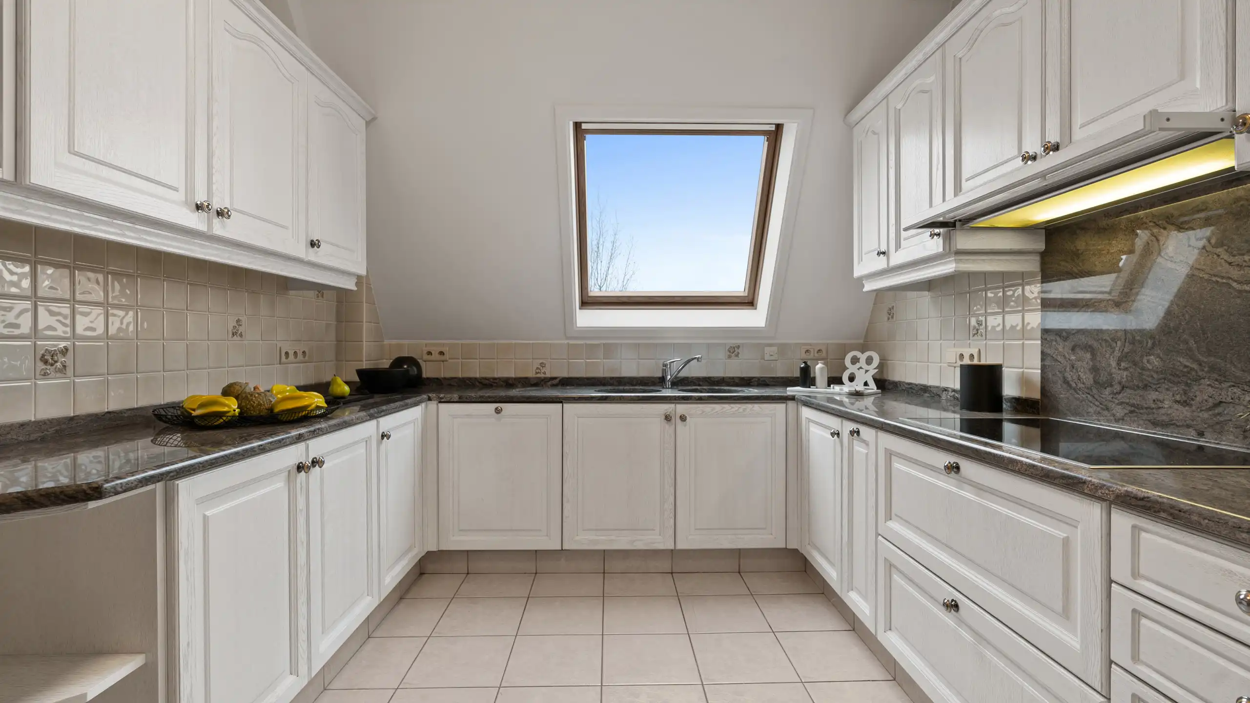 Ruim appartement van 245 m² centraal in Mortsel foto 8