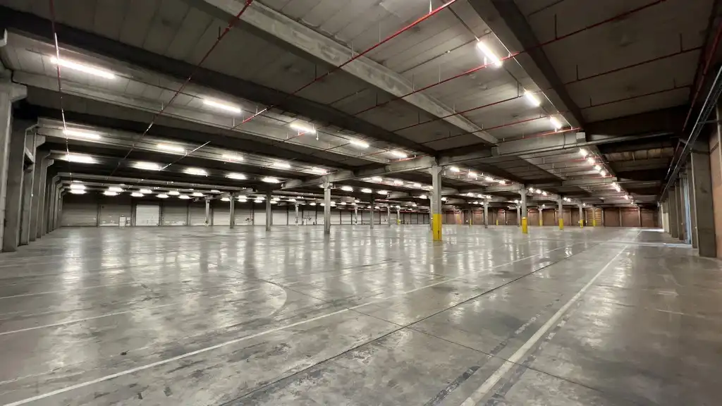 Loods met buitenopslag te huur vlakbij afrit E17 in Sint-Niklaas foto 6