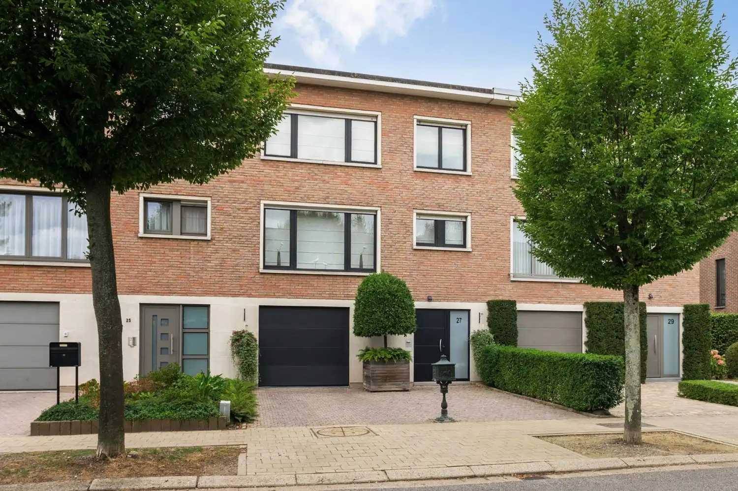 WONING MET 3 SLK, TUIN EN GARAGE! foto {{pictureIndex}}