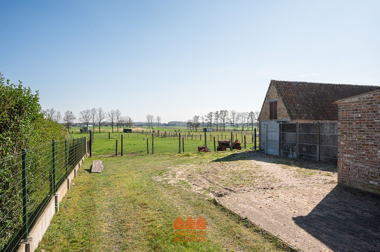 Te renoveren halfopen woning met prachtig vergezicht op unieke locatie foto 5