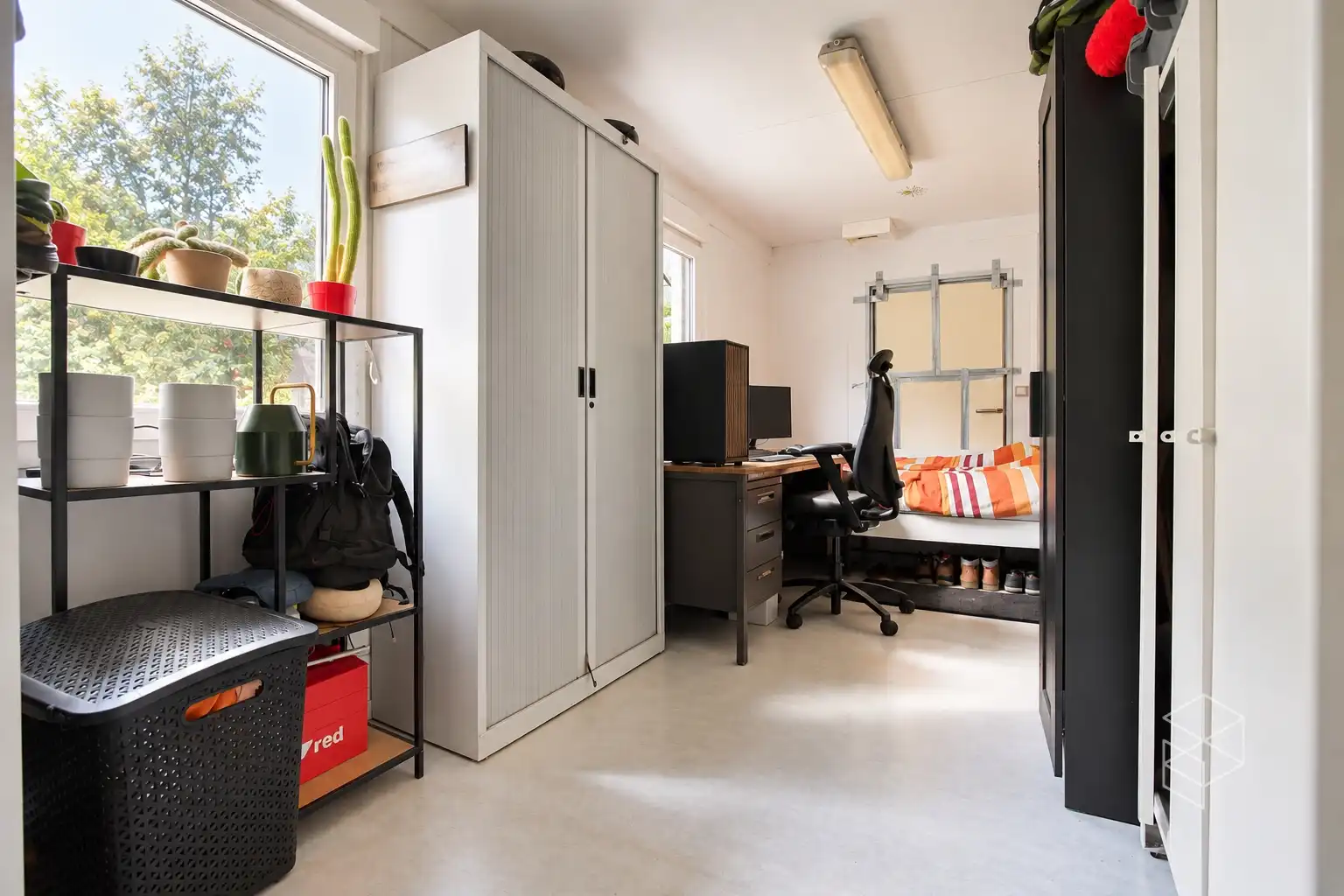 Karaktervolle woning in loftstijl met ruime loods op circa 1117 m² in Assebroek foto 20