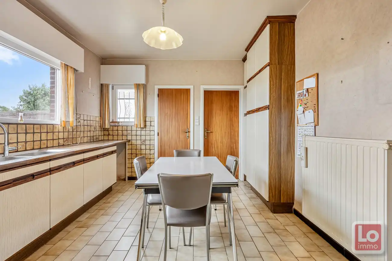 Charmante te renoveren woning met 3 slaapkamers in het rustige Desteldonk foto 8