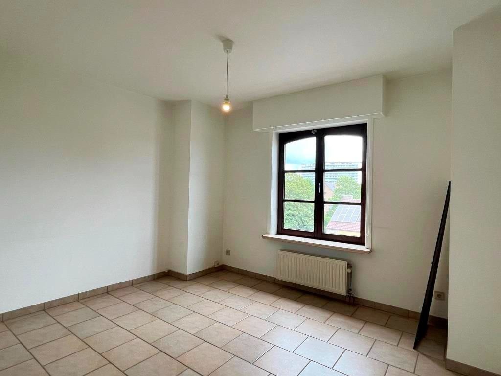 Residentieel gelegen dakappartement omgeven door groen op wandelafstand van het Sint-Pietersstation. foto 8