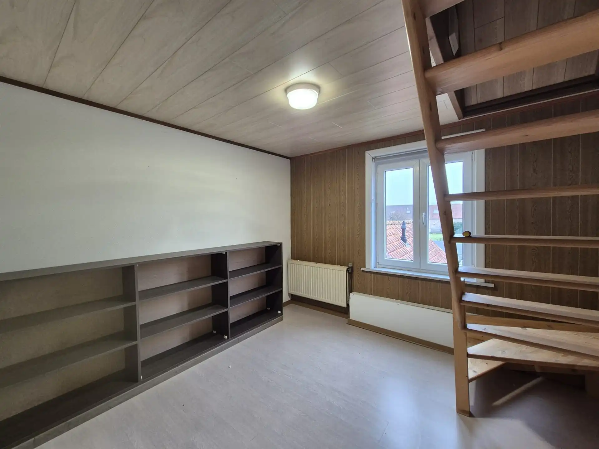 Ruime en instapklare woning met grote tuin en garage. foto 21