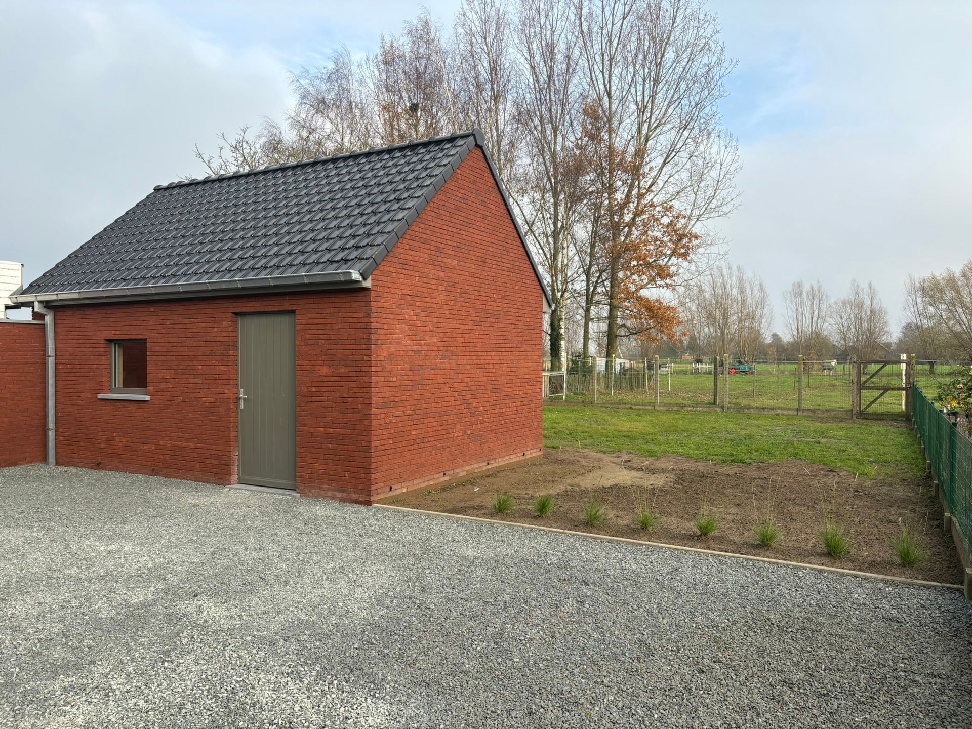 Volledig gerenoveerde gezinswoning met tuin en carport  foto 11