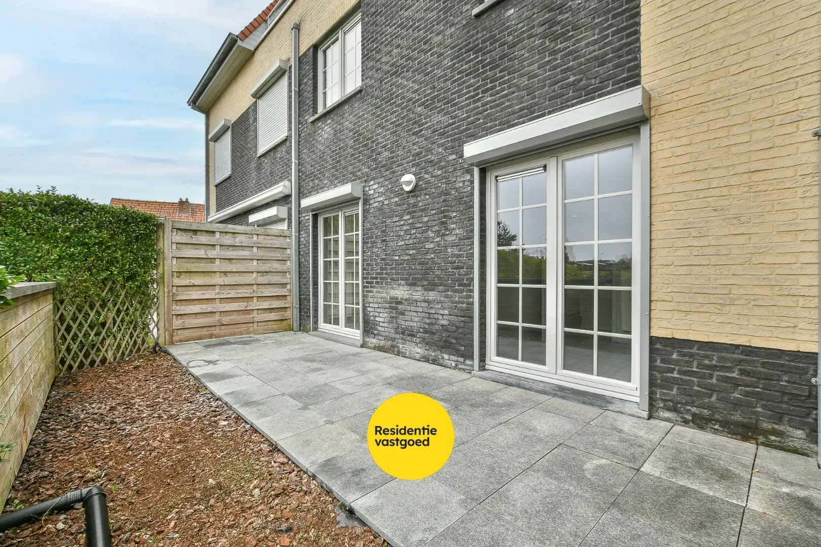 Modern gelijkvloers appartement met 2 slaapkamers– op slechts 500m van strand en zee! foto 9