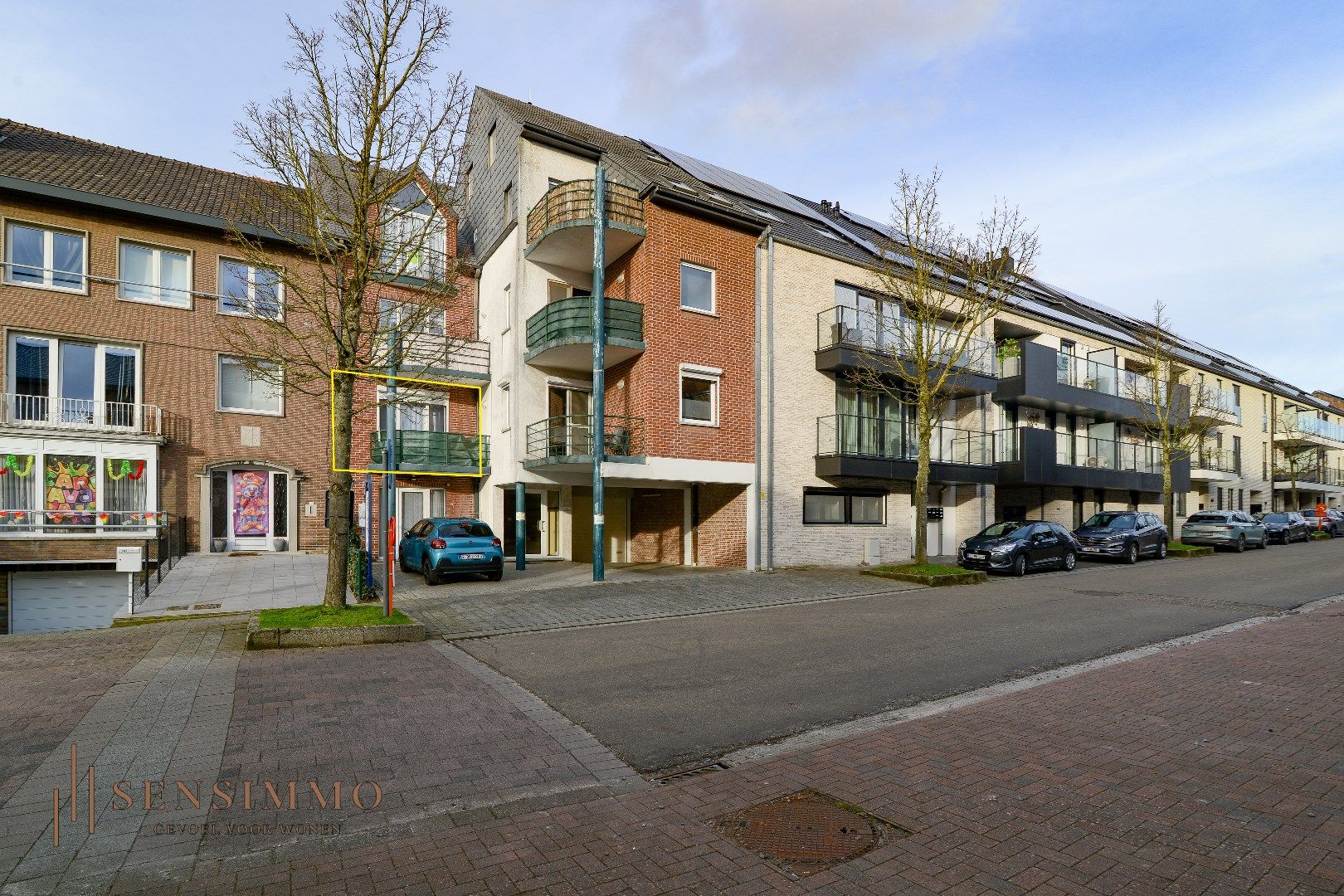 Centraal gelegen appartement in hartje Genk, ideaal voor eigen bewoning of investering! foto 18